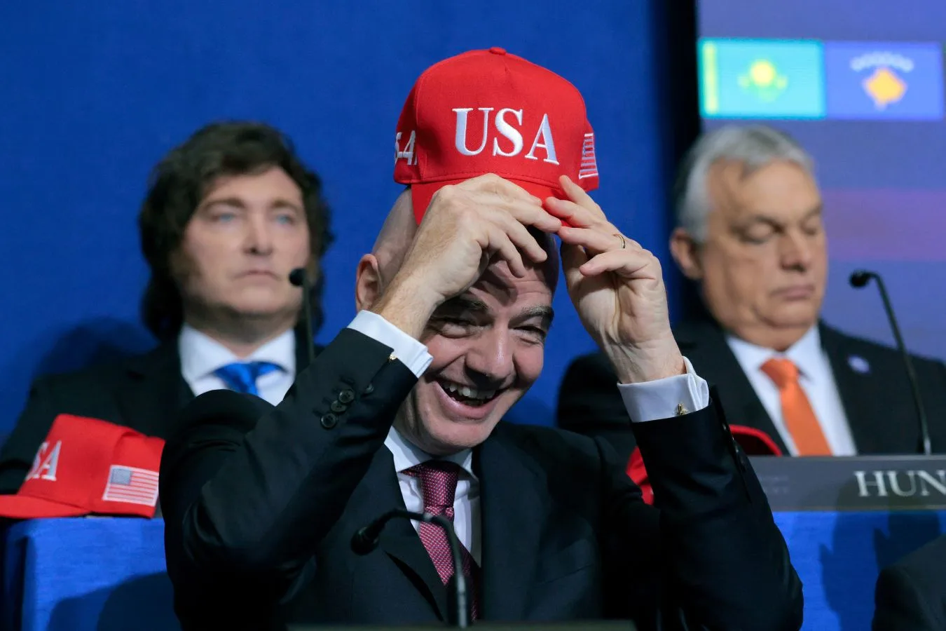 🇨🇿 Чехия поддержала продажу доли в ЧМ

🤝 Президент Футбольной ассоциации Чехии Давид Трунда высту