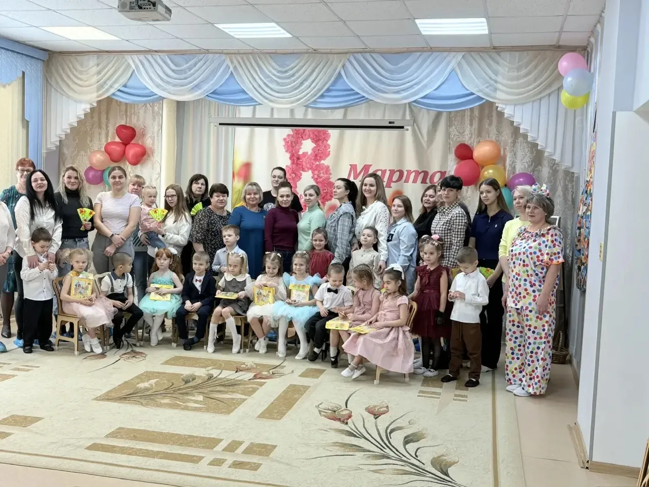 В ДО "Светлячок" в  старшей логопедической группе «Незабудка» прошел утренник, посвященный Междунаро