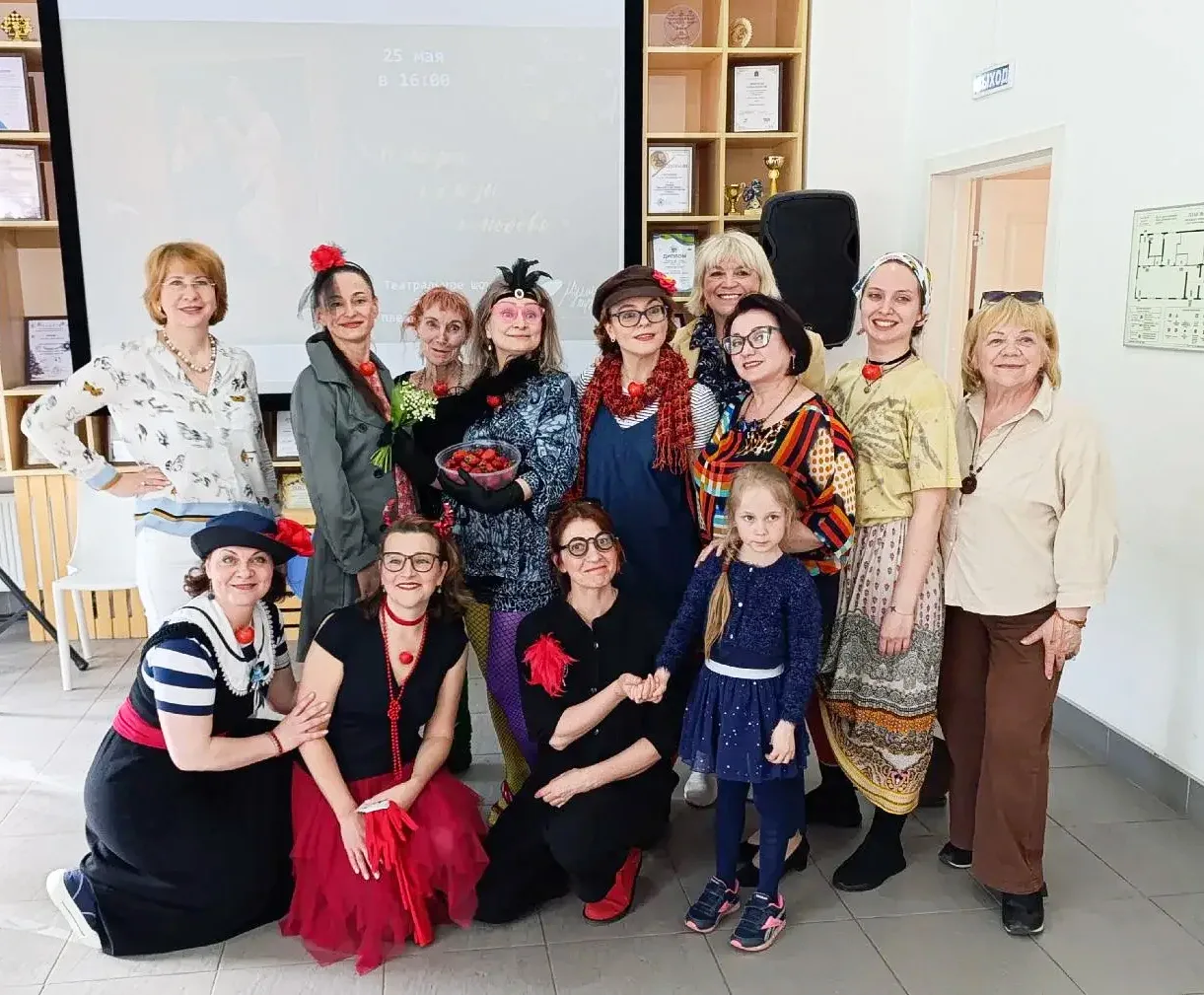 🎭В Клубе 60+ прошло театрализованное шоу в жанре плейбэк-клоунады.