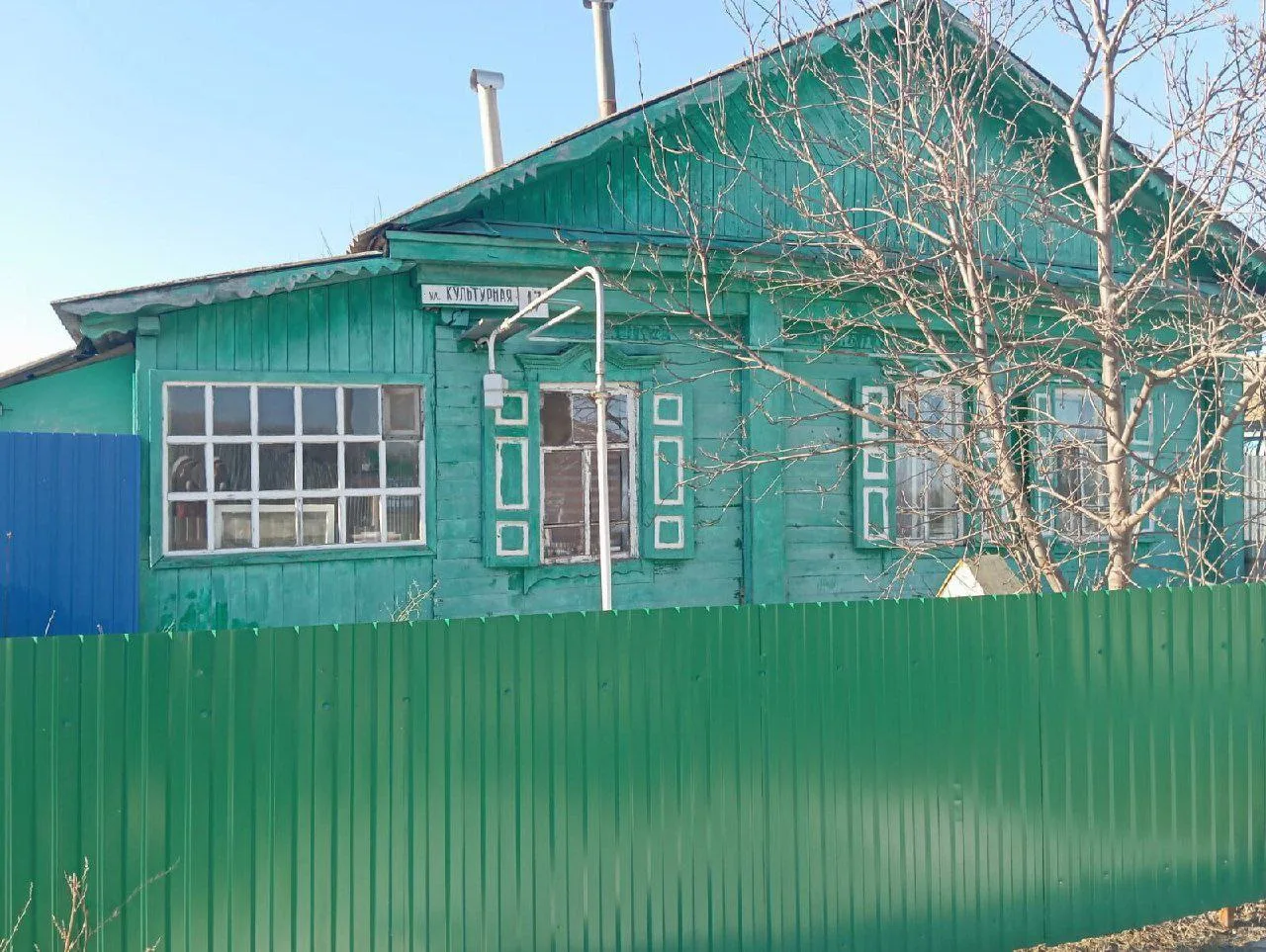 Продаю дом 40 кв.м.( газ, свет,вода гор/хол,слив(выгребная яма), зал,спальня,кухонька, ...