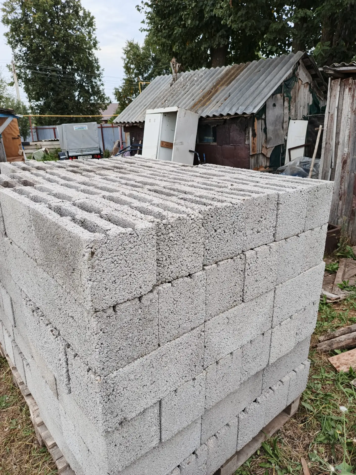 Продам остатки керамзитоблока в количестве 150 штук. Качество хорошее.