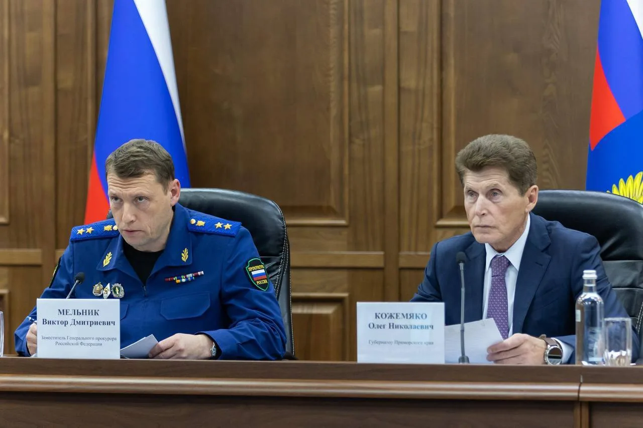 🗣Замгенпрокурора проверил стройки школ, больниц и дорог в Приморье