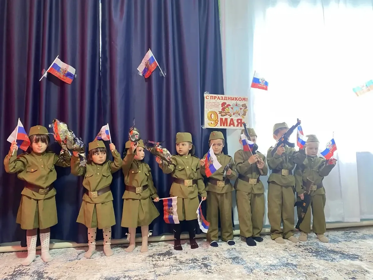 В рамках тематической недели посвящённой 9 мая, в нашей младшей группе проходят занятия...