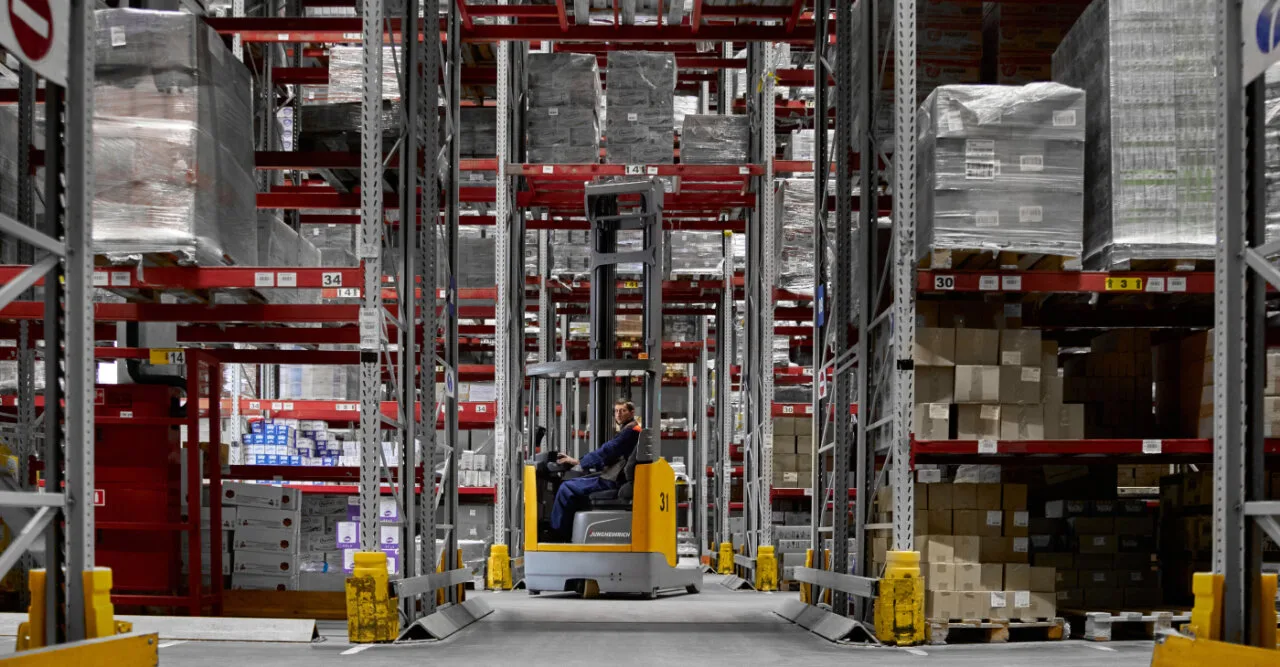 📦 РАБОТА НА СКЛАДЕ МАГАЗИНА «ДИКСИ» В ШУШАРАХ (СПБ)
Крупный распределительный центр известной торго