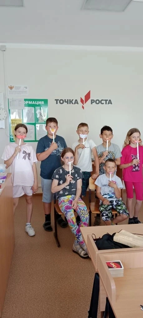 9 июня в лагере  прошел фотоконкурс "От улыбки станет мир светлей" и мероприятие "Мистер и миссис ла