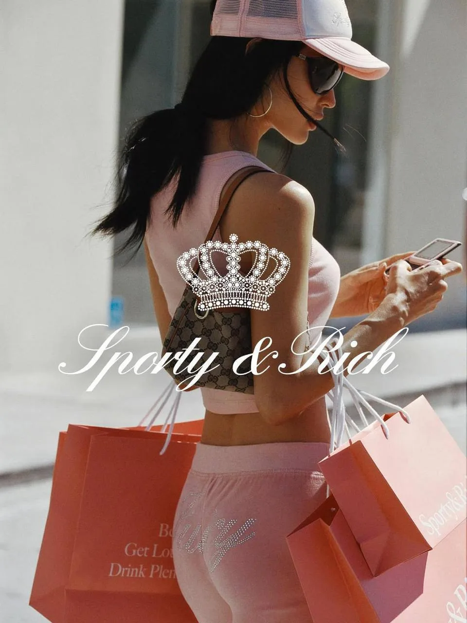 Sporty & Rich и Juicy Couture и их  совместная коллекция. 
Настроение нулевых🤍

Все о стиле и жизни