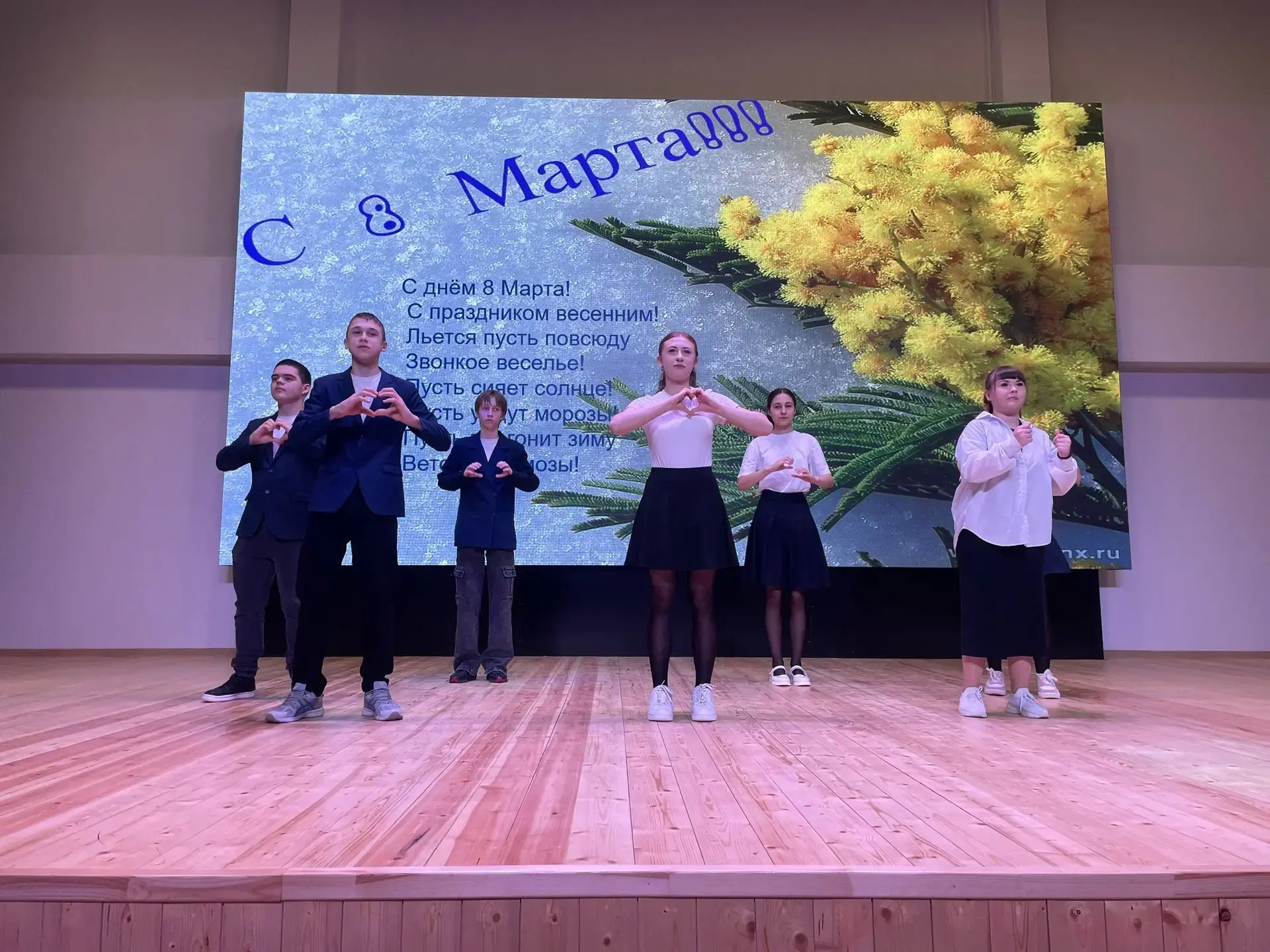 В нашей школе состоялся душевный и яркий  весенний концерт 🌸 , подготовленный учениками 8‑х классов.