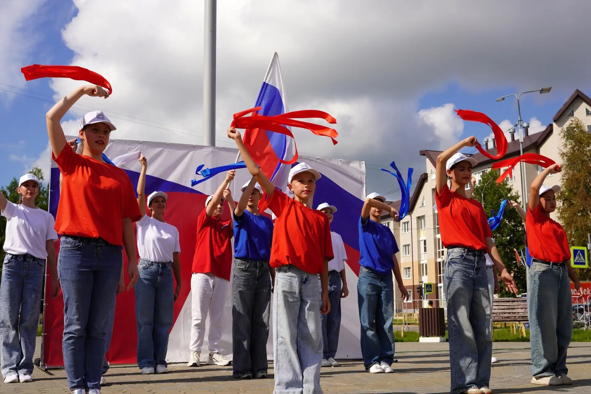 В Югре отметили День Государственного флага Российской Федерации