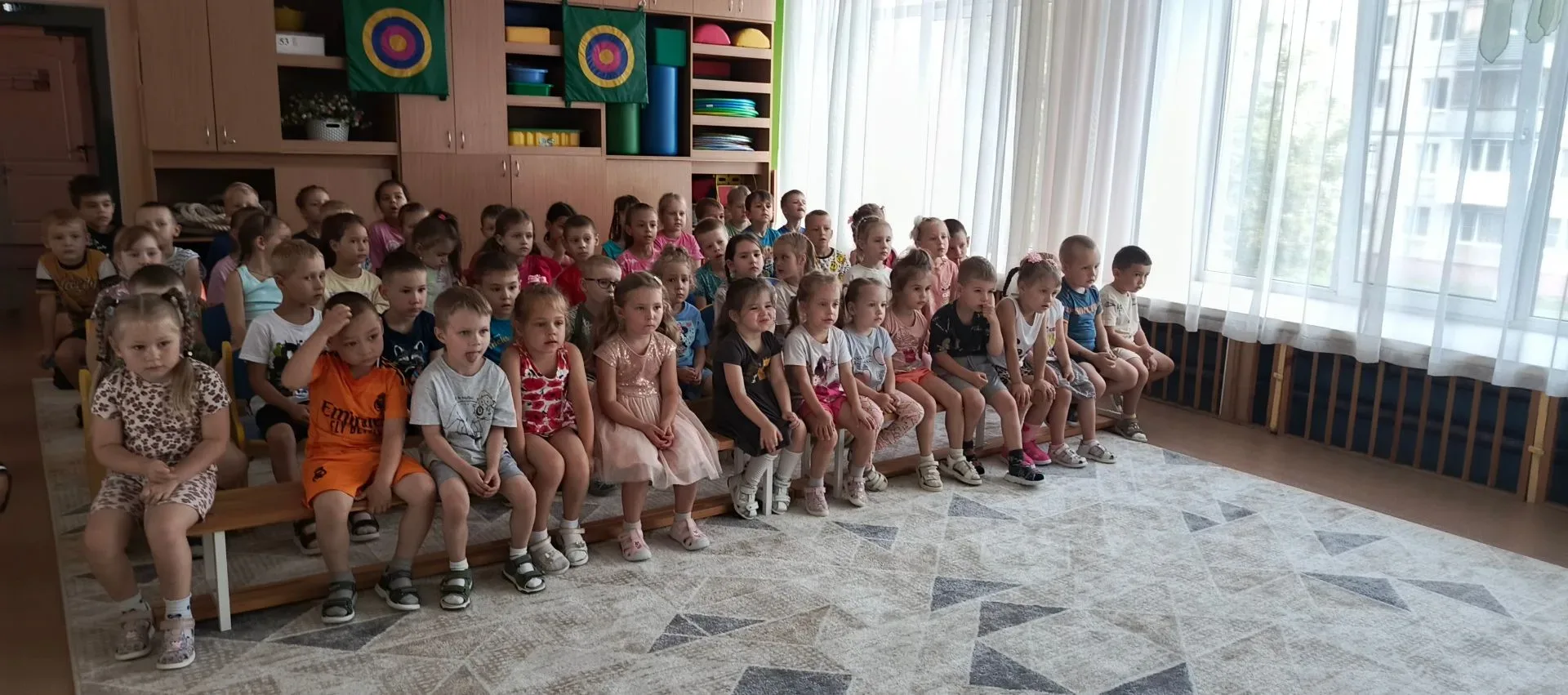 🎬 Наш маленький кинотеатр: «Вовка в Тридевятом царстве»! 🍿

Сегодня у нас в саду был настоящий кин
