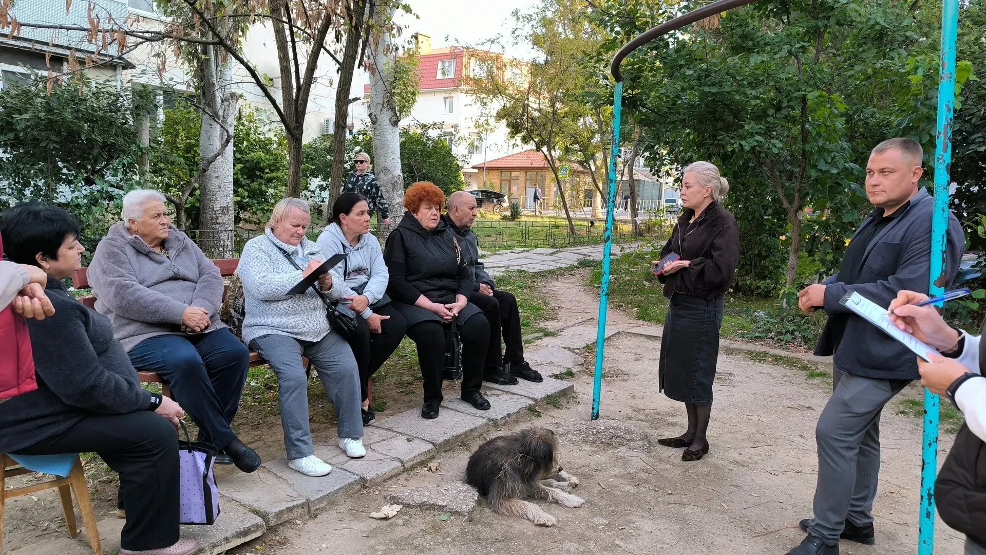Жильцы дома №43 по улице Интернациональной встретились с руководством города, чтобы обс...