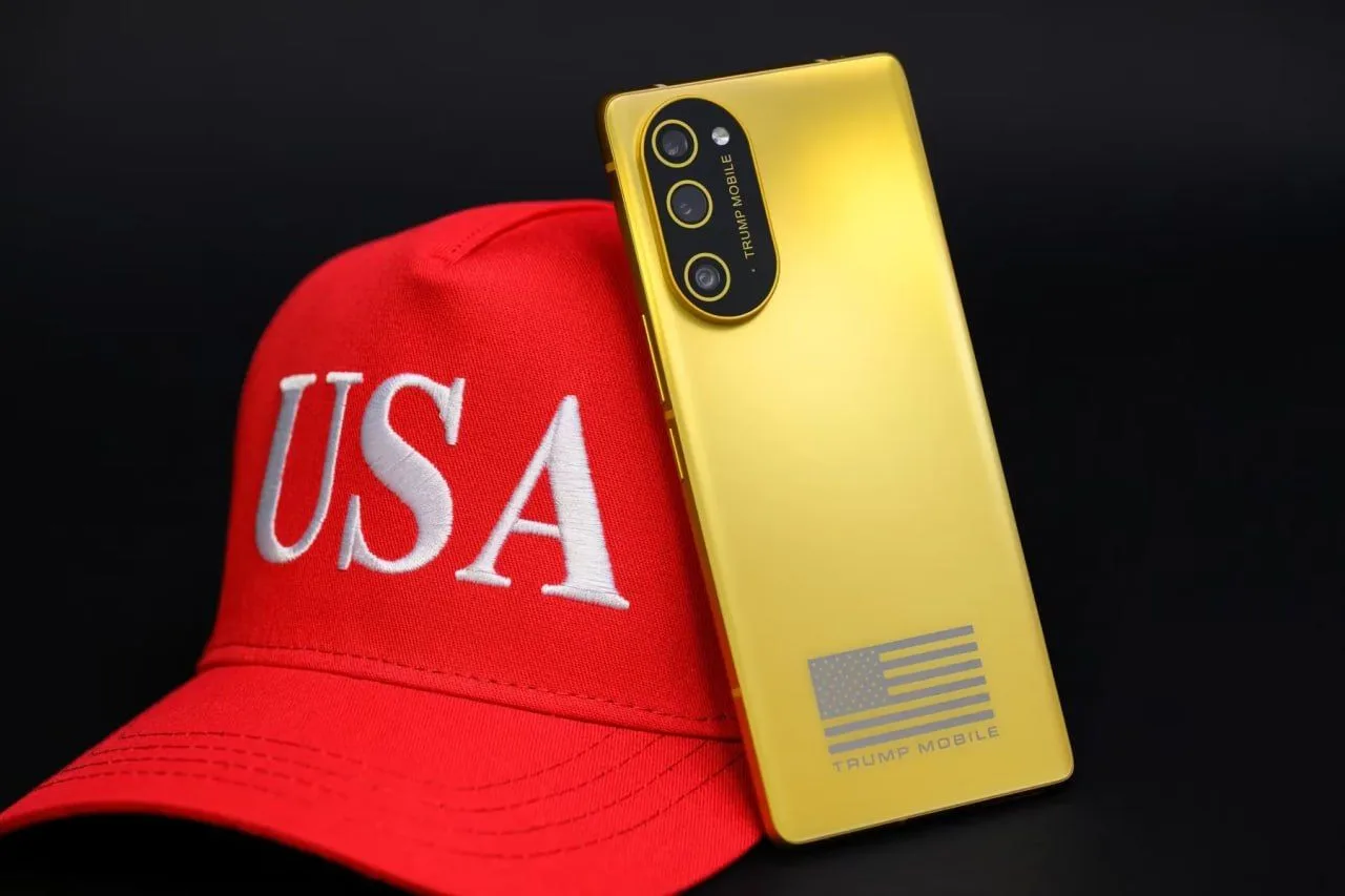 Смартфон Дональда Трампа для американцев оказался сделан в США. Ну, почти. 📱🇺🇸

Bloomberg провёл 