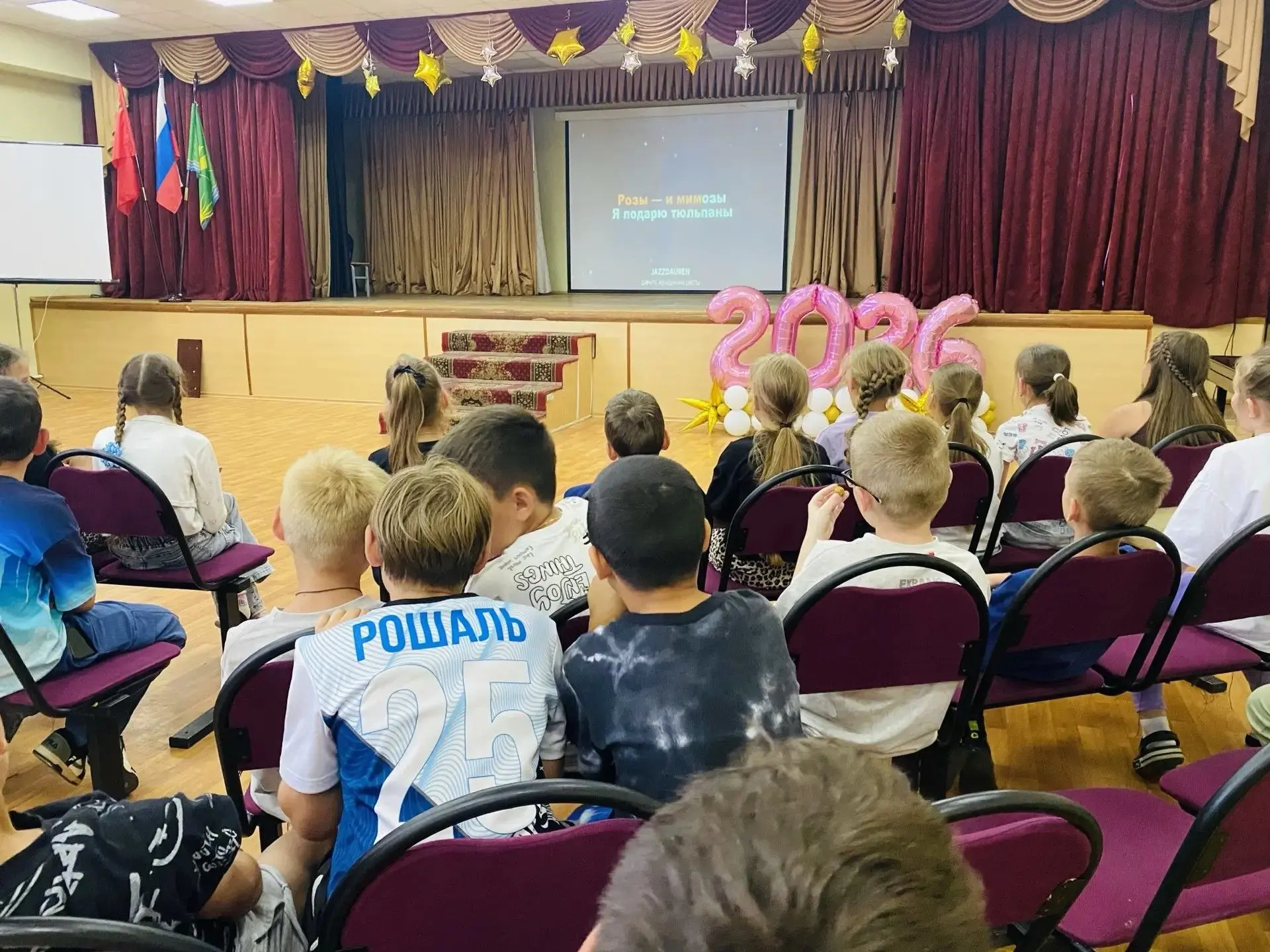 🌳🎤 День 17 в лагере «Неугомон»: День увлечений, парковые приключения и зажигательное караоке! ☀️🎈