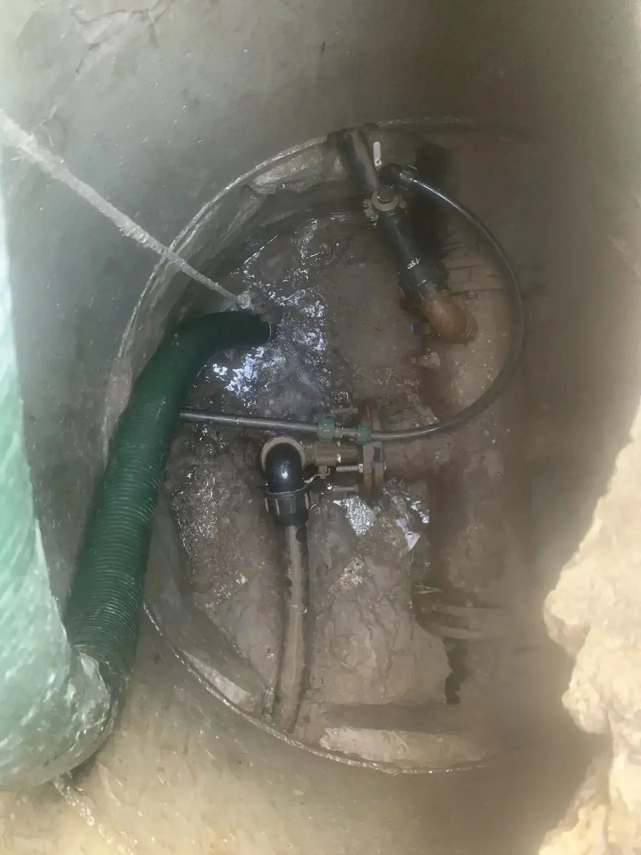 Сегодня на улице Луначарского произошёл аварийный порыв водопровода, из-за чего временн...