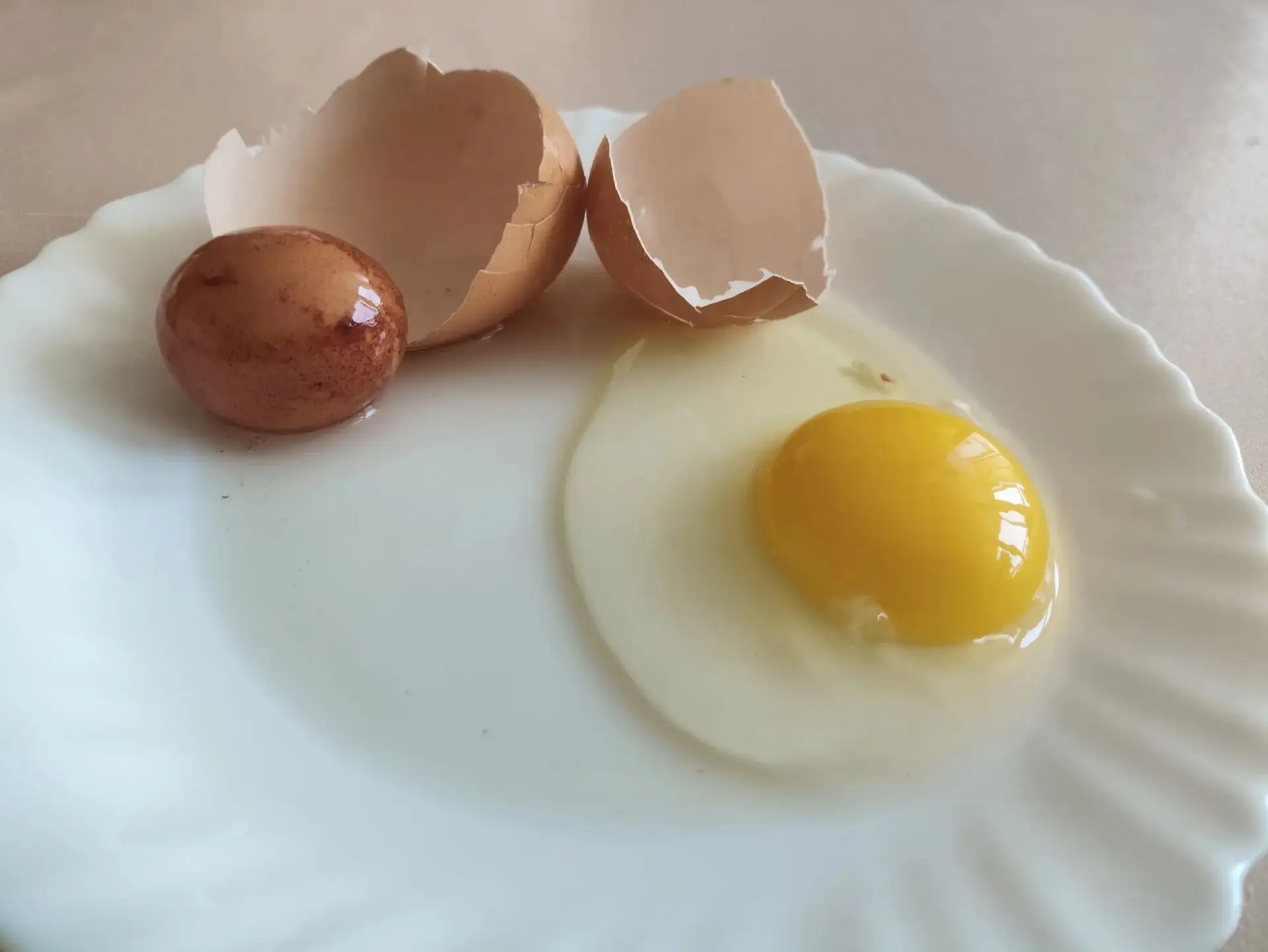 Йомырка эчендә йомырка... 🐣Гаҗәп күренеш!😇 Белгечләр моны аномалия, ди. Ә без табышка...
