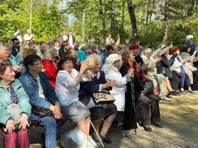 🎉 Дорогие друзья! С огромной радостью приглашаем вас на парковый концерт выходного дня «Хабаровские