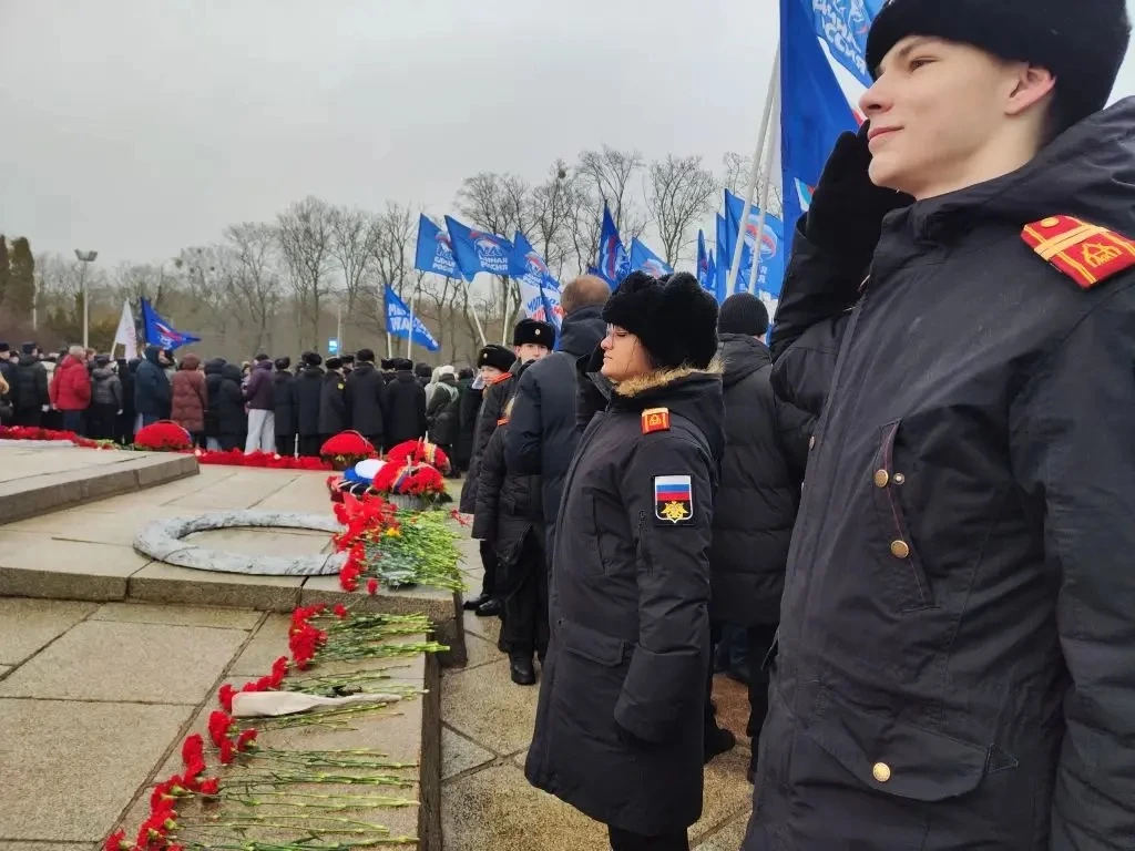 🌟 День защитника Отечества: Память и уважение 🌟  23 февраля наш 10к класс принял участие в торжестве