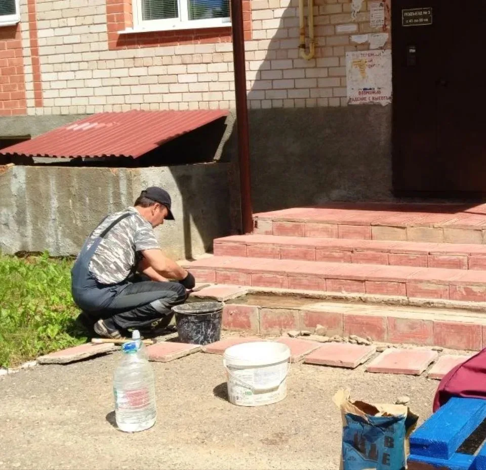 #фотоотчёт 📸

🤔Проблема отходящей плитки на крыльце знакома многим ... Причины могут быть разными 
