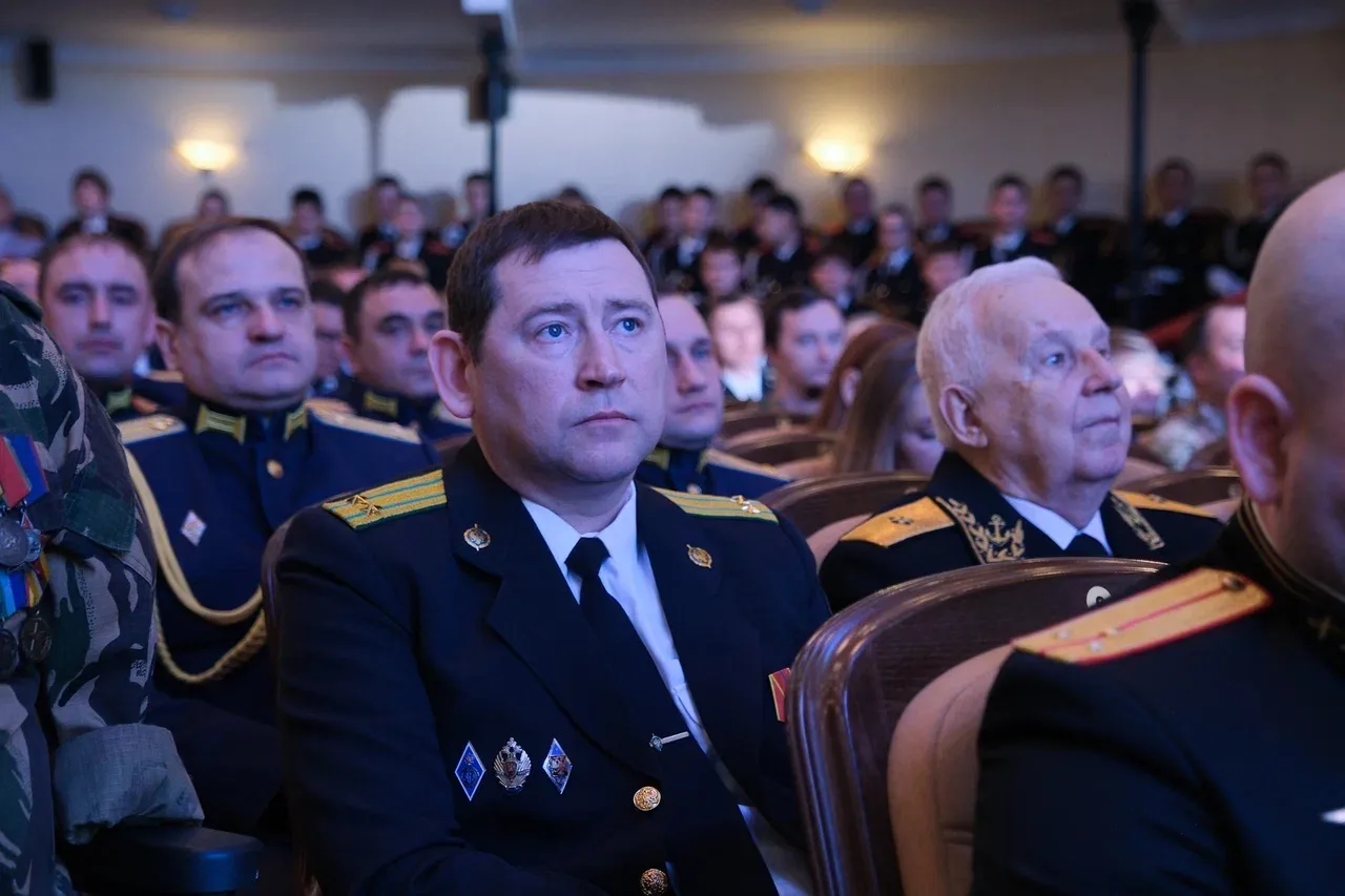Уважаемые военнослужащие и ветераны! Дорогие астраханцы! Поздравляю вас с Днём защитника Отечества! 