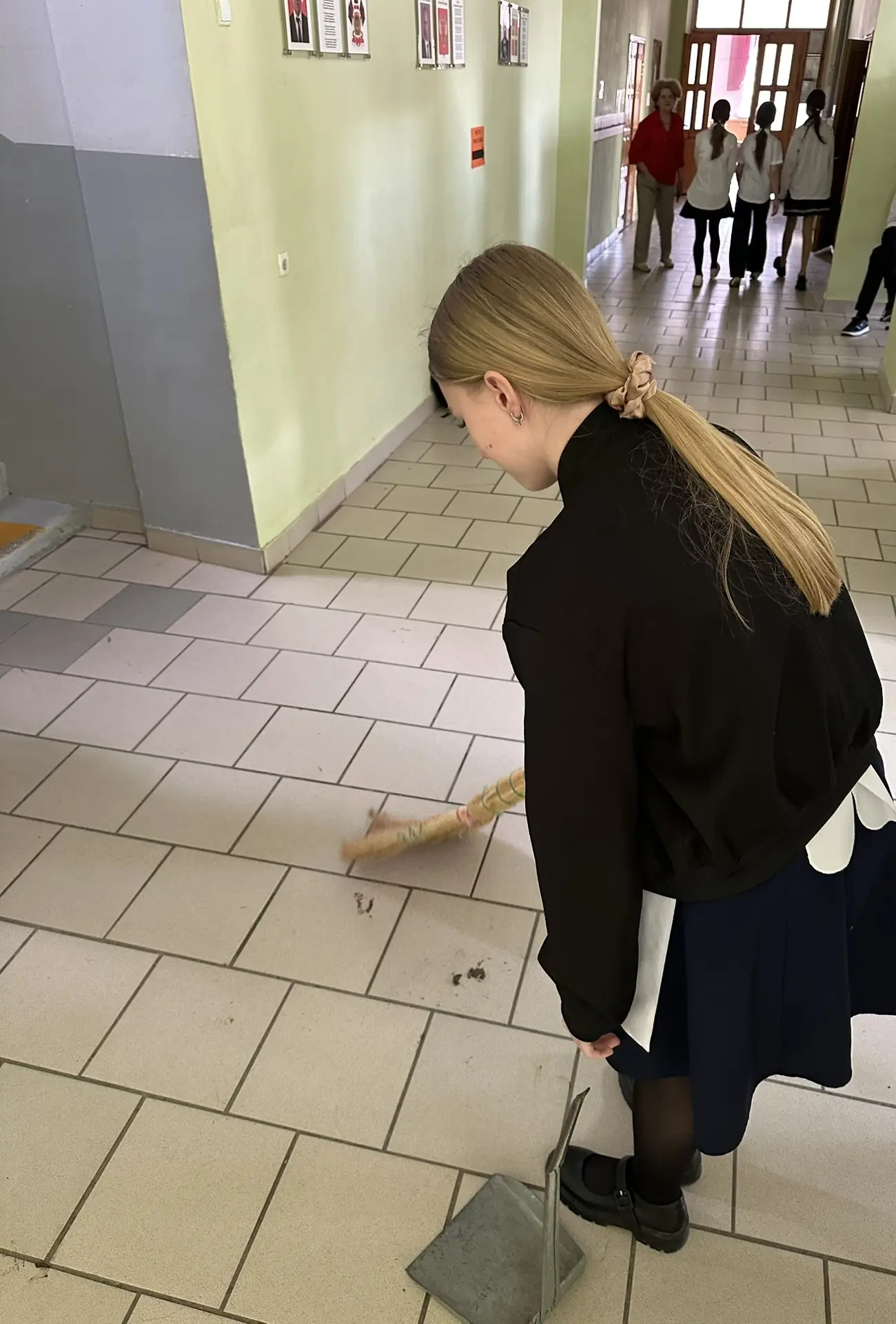 Вести дежурного класса 🏫   Привет! На этой неделе в первой смене дежурили мы — 11 «А» (и наш классны