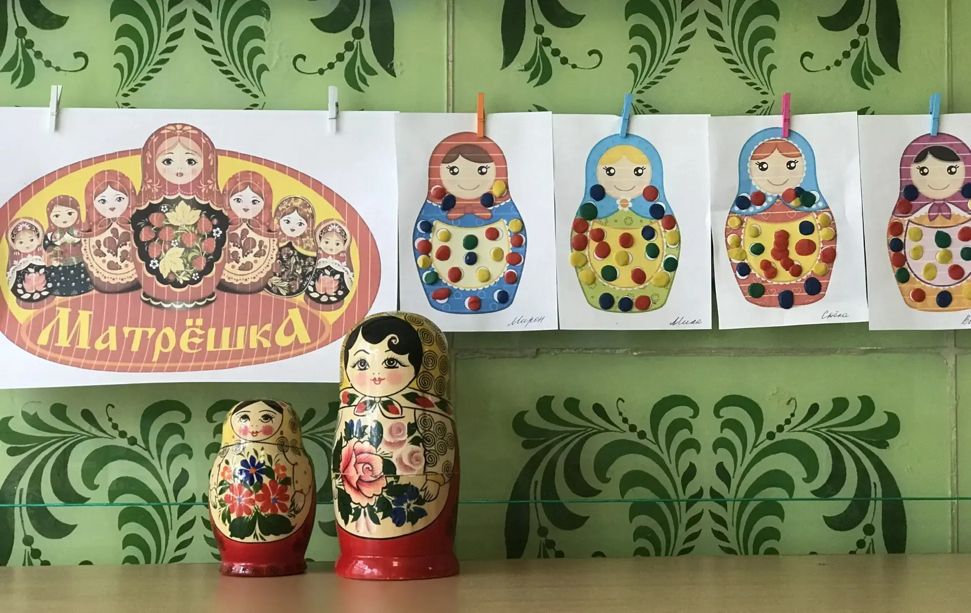Выставка работ "Народная игрушка" в группе раннего возраста.
Такая форма деятельности демонстрирует 