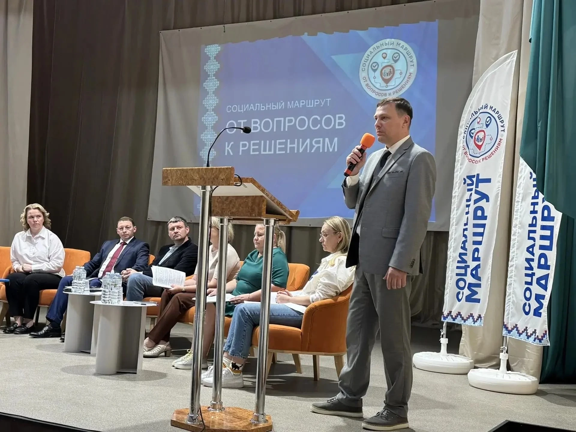 Если бы можно было лично задать вопрос любому министру — какой бы он был?

В Шимск приезжает десант 