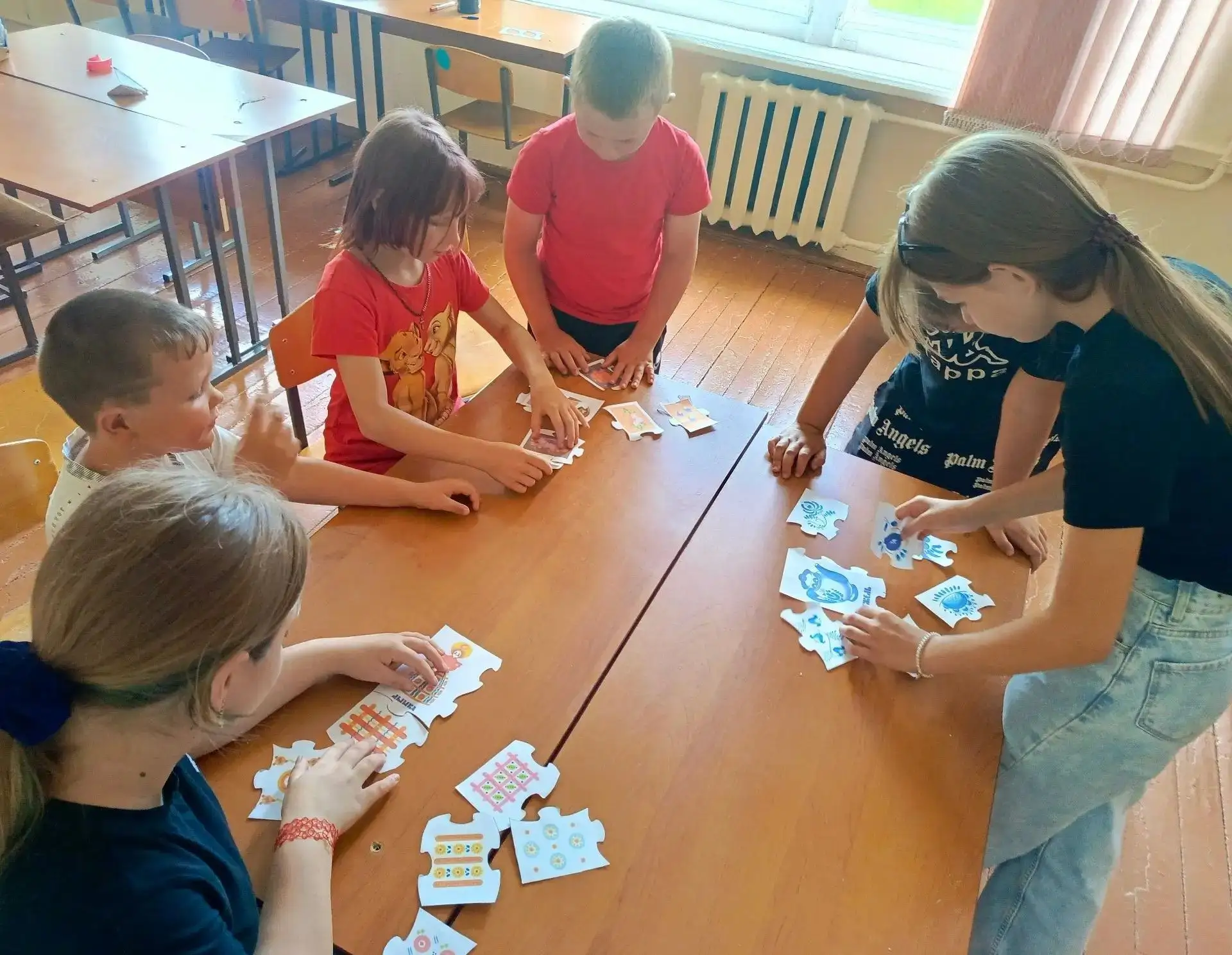 12 день в школьном лагере 
прошел под названием «Народные ремёсла: руки 
творят чудеса». Ребята
 пог