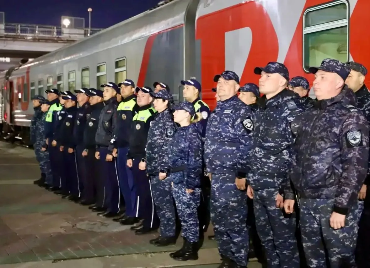Сводный отряд полиции ГУ МВД России по Новосибирской области вернулся из командировки из Республики 