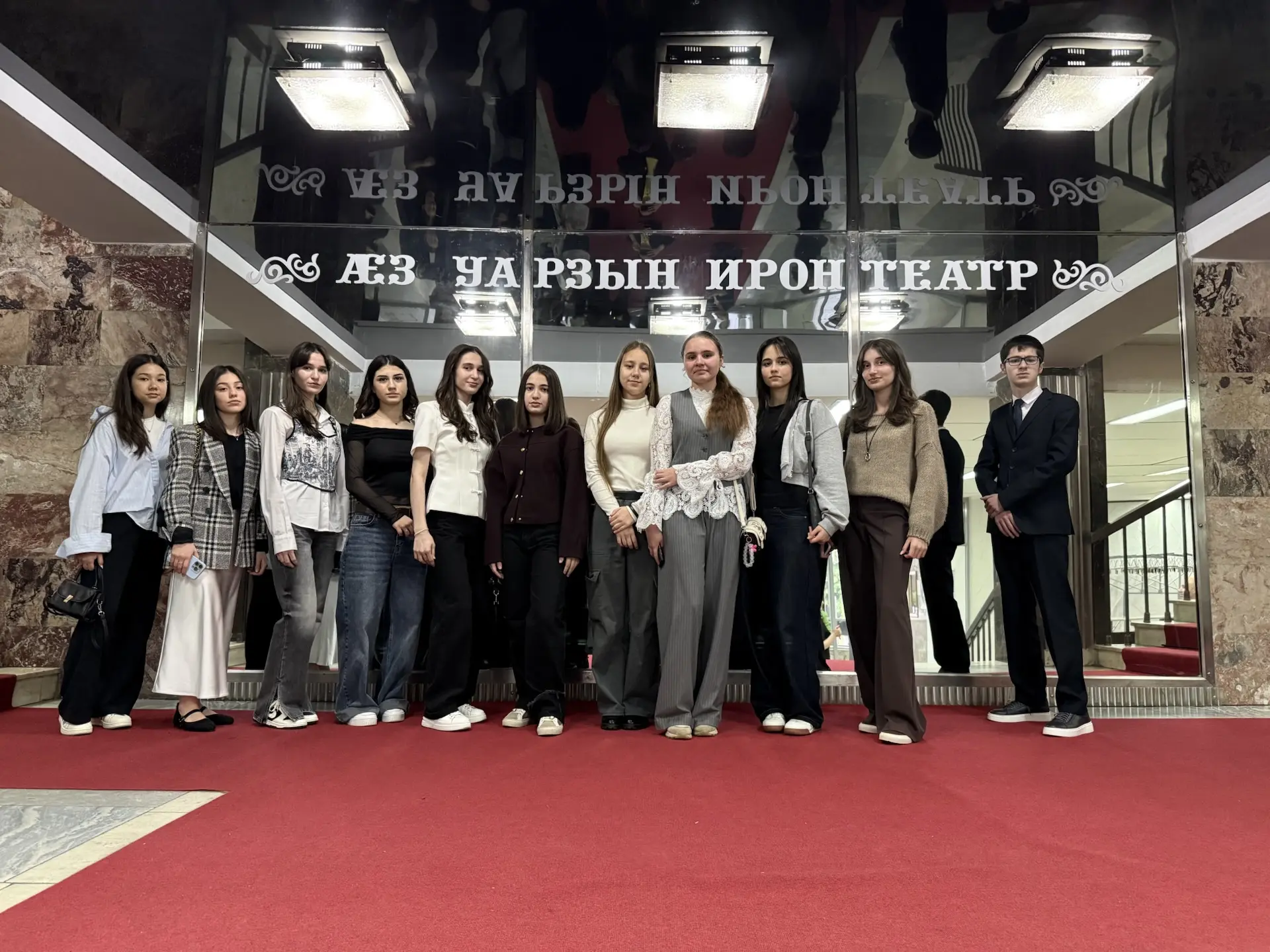В рамках проекта «Пушкинская карта» учащиеся 9–10 классов посетили пронзительный спекта...