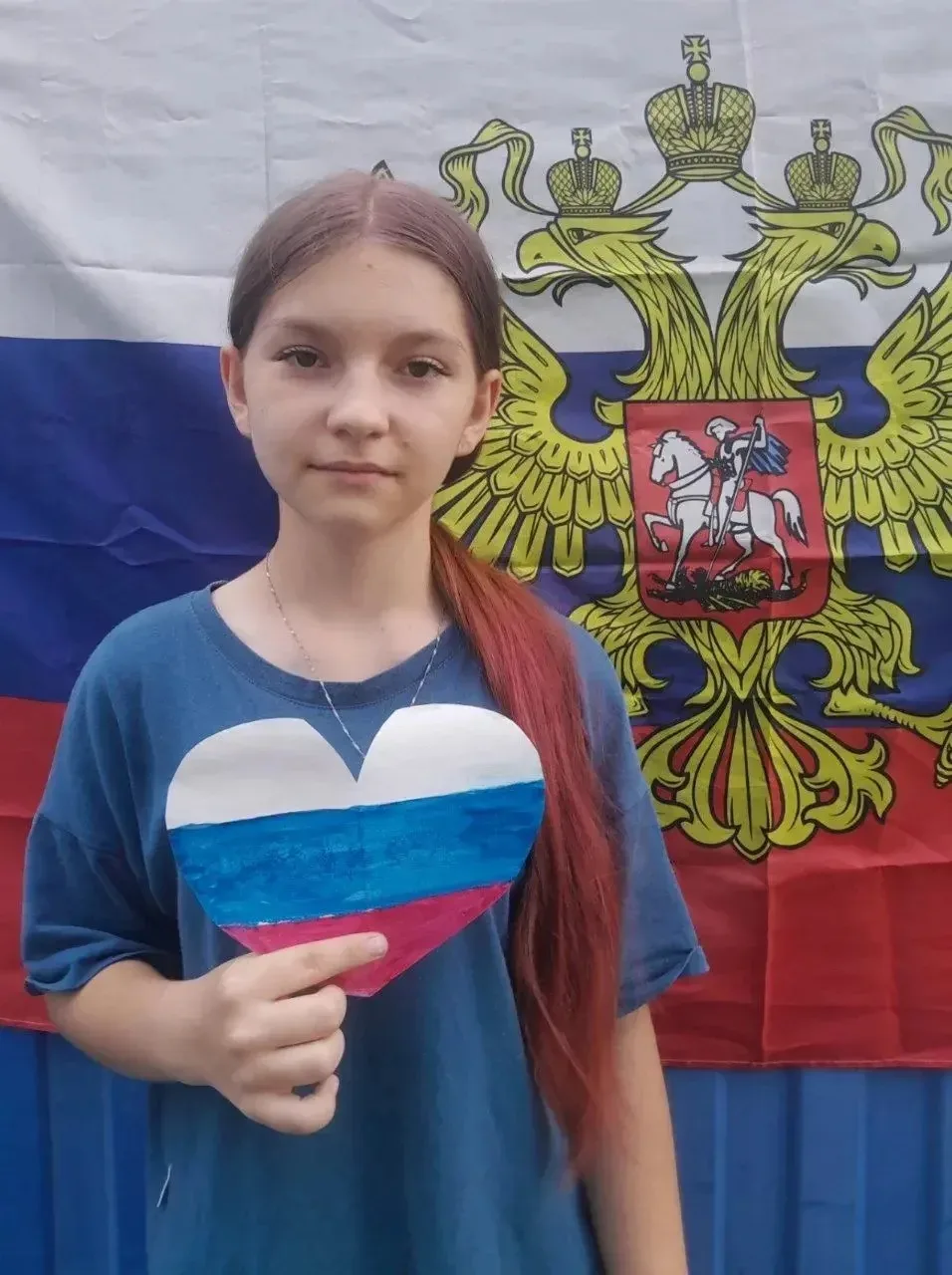 Саркулова Дарина, ученица 7 «Б» класса, принимает участие в акции «С любовью к России!»...