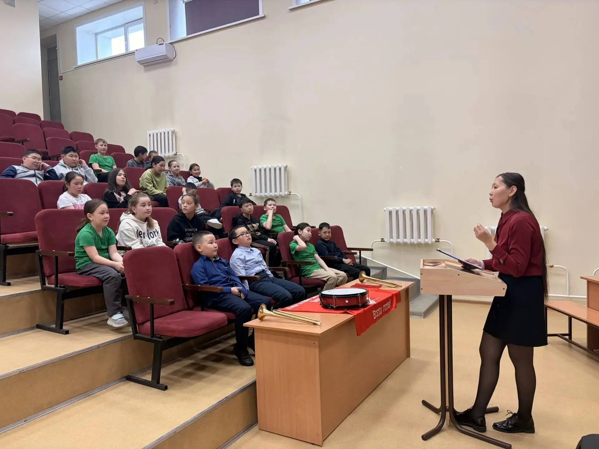 Путешествие по истории пионерии: урок для четвероклассников 🌟  Перед важным событием — посвящением в