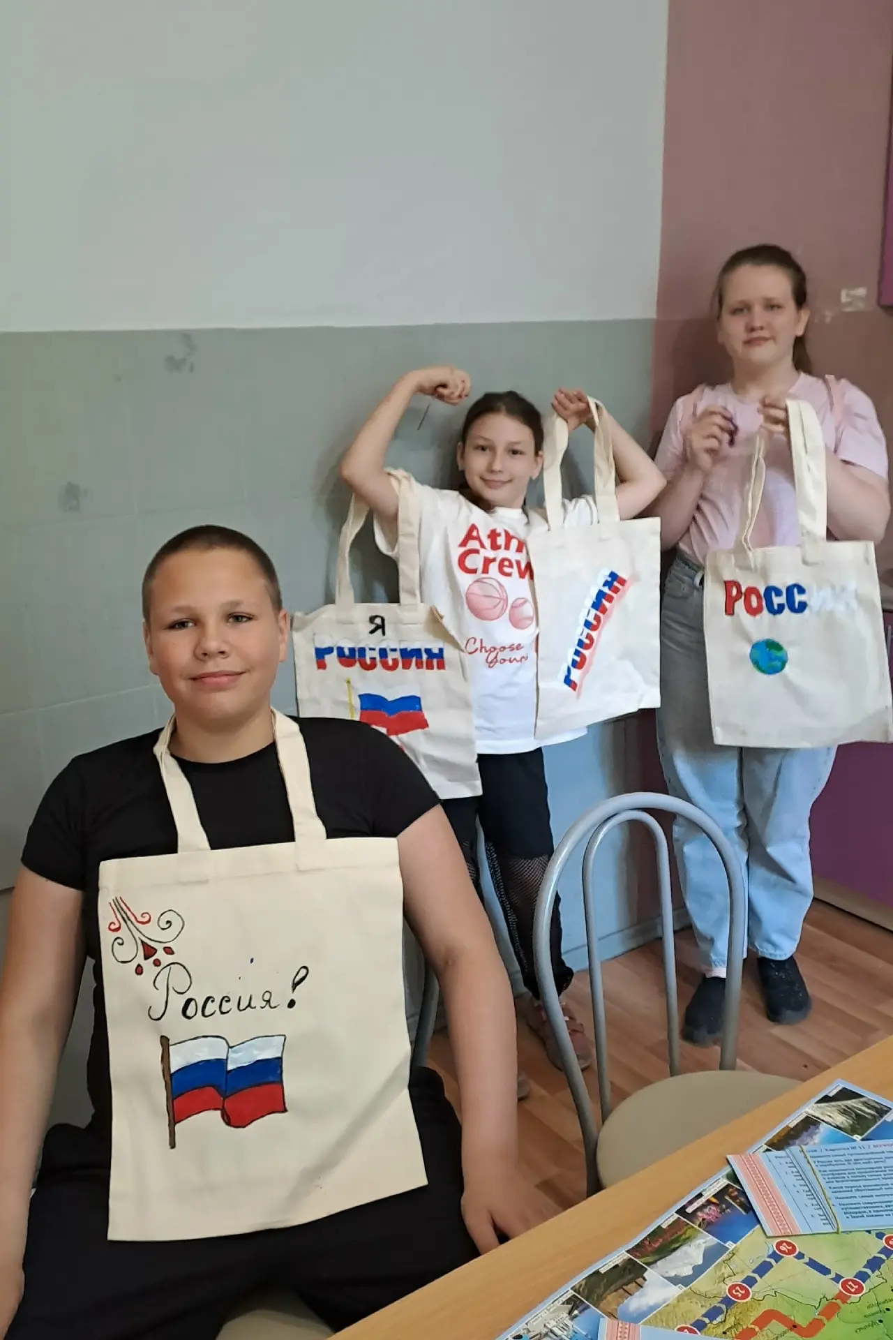 🎉✨ В преддверии Дня России 🇷🇺❤ — 11 июня в Центре семьи прошёл удивительный мастер‑класс! 🎨

Дет
