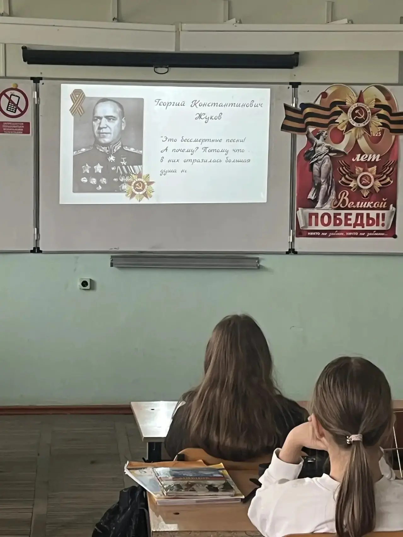 Сегодняшние #Разговорыоважном - очень песенные и музыкальные🎤  В преддверии Дня Победы новое занятие