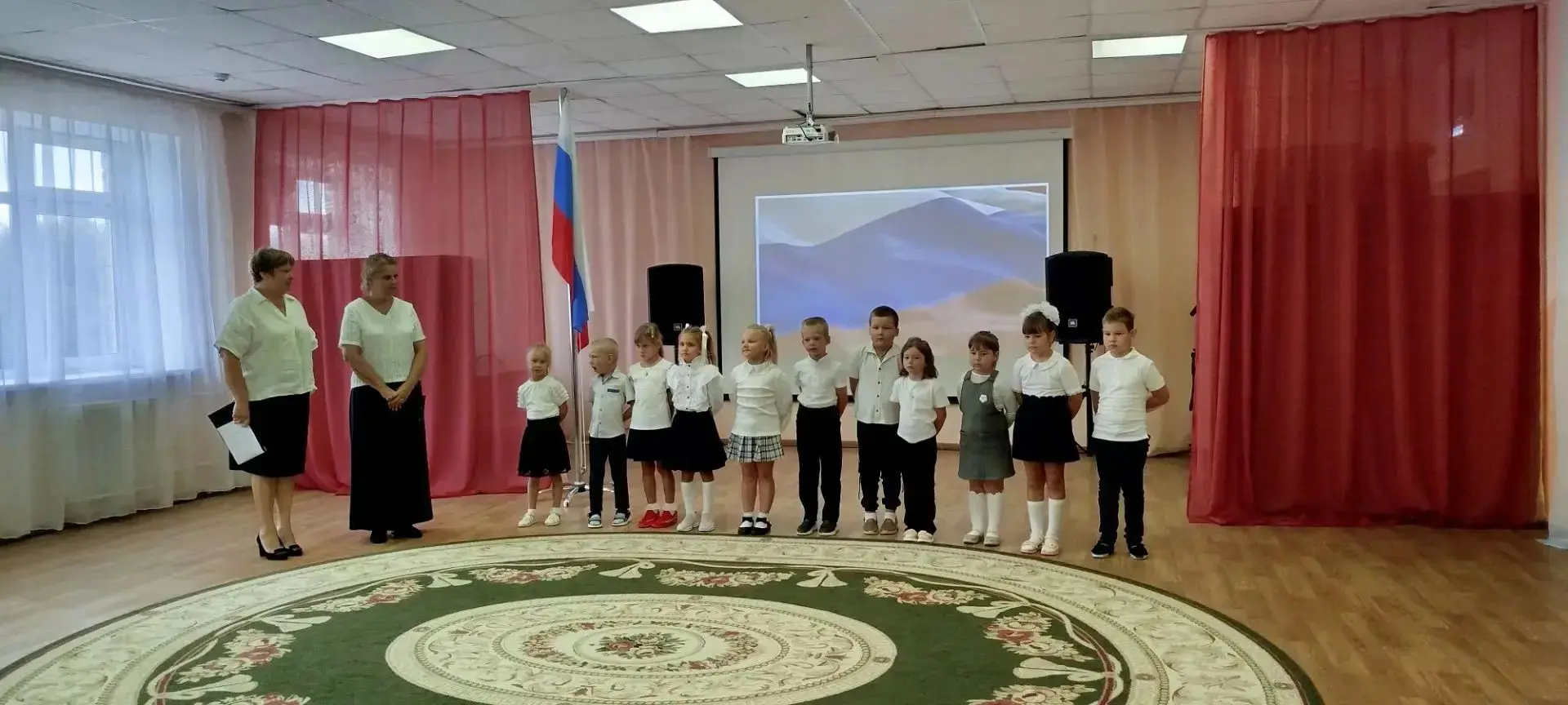 🇷🇺Величаво над страною