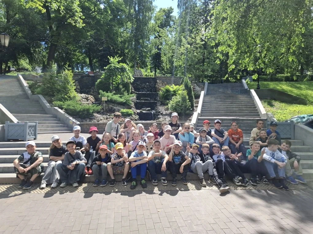 5 июня в школьном лагере был особый день! 🌟

Ребята отправились на увлекательную автобусную экскурс