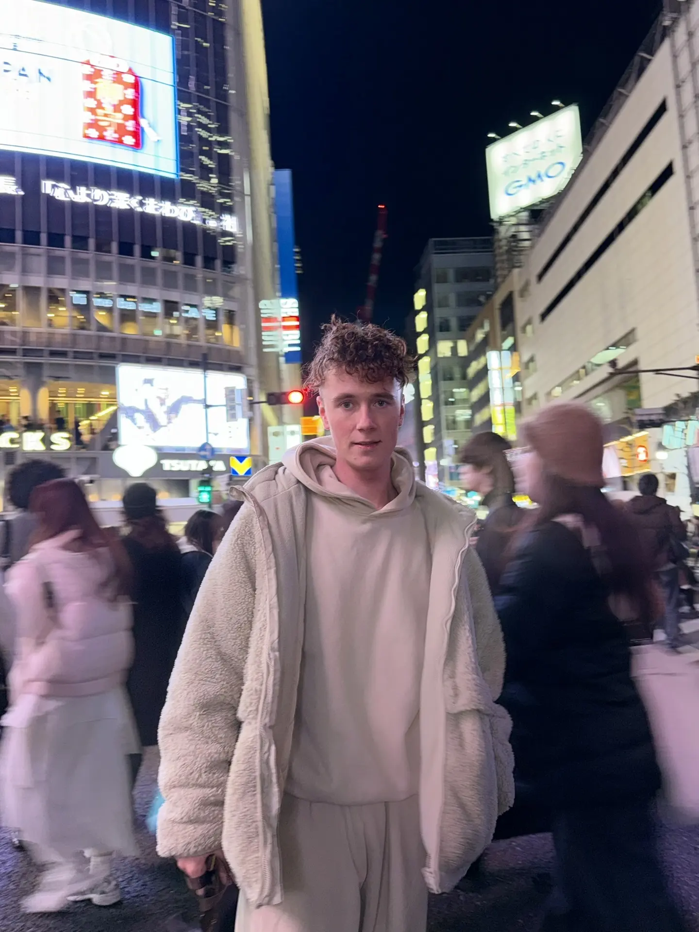 Прилетел в страну восходящего солнца - в Японию 🇯🇵 Токио   здесь солнечно, начинает цвести сакура, а