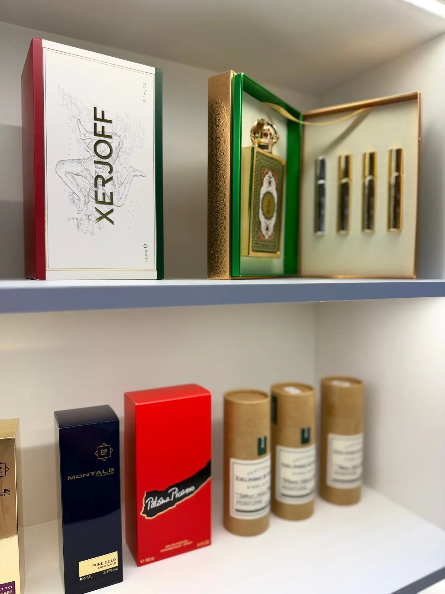 Открылся парфюмерный бутик Aromat72 - настоящий рай для любителей качественного парфюма!

Работают с