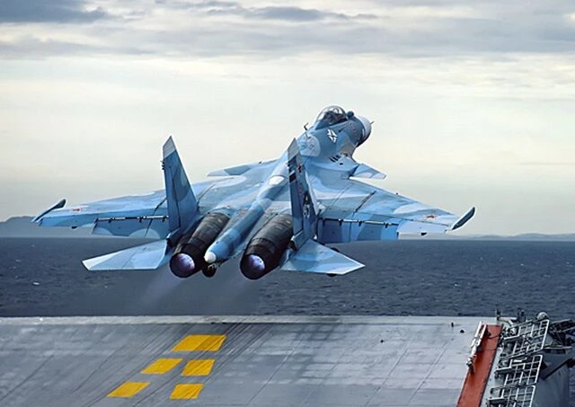 Там, где море встречается с небом... ✈️🌊

17 июля, свой профессиональный праздник отмечают морские 