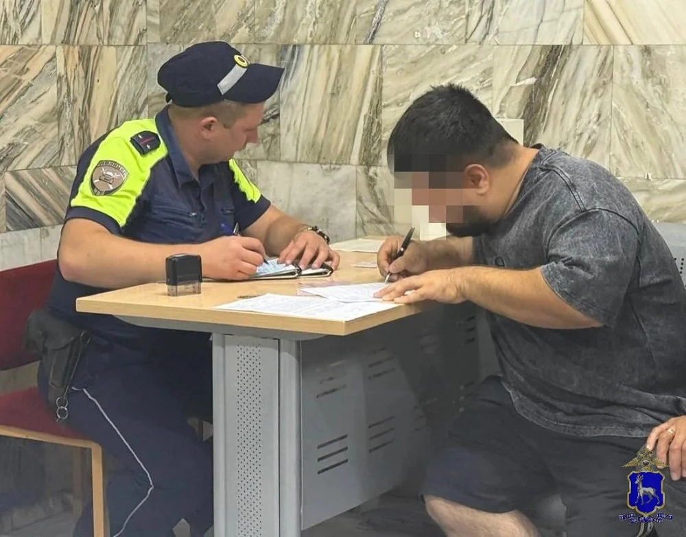 В Тольятти полиция установила водителей, устроивших ночные гонки по улицам города. На н...