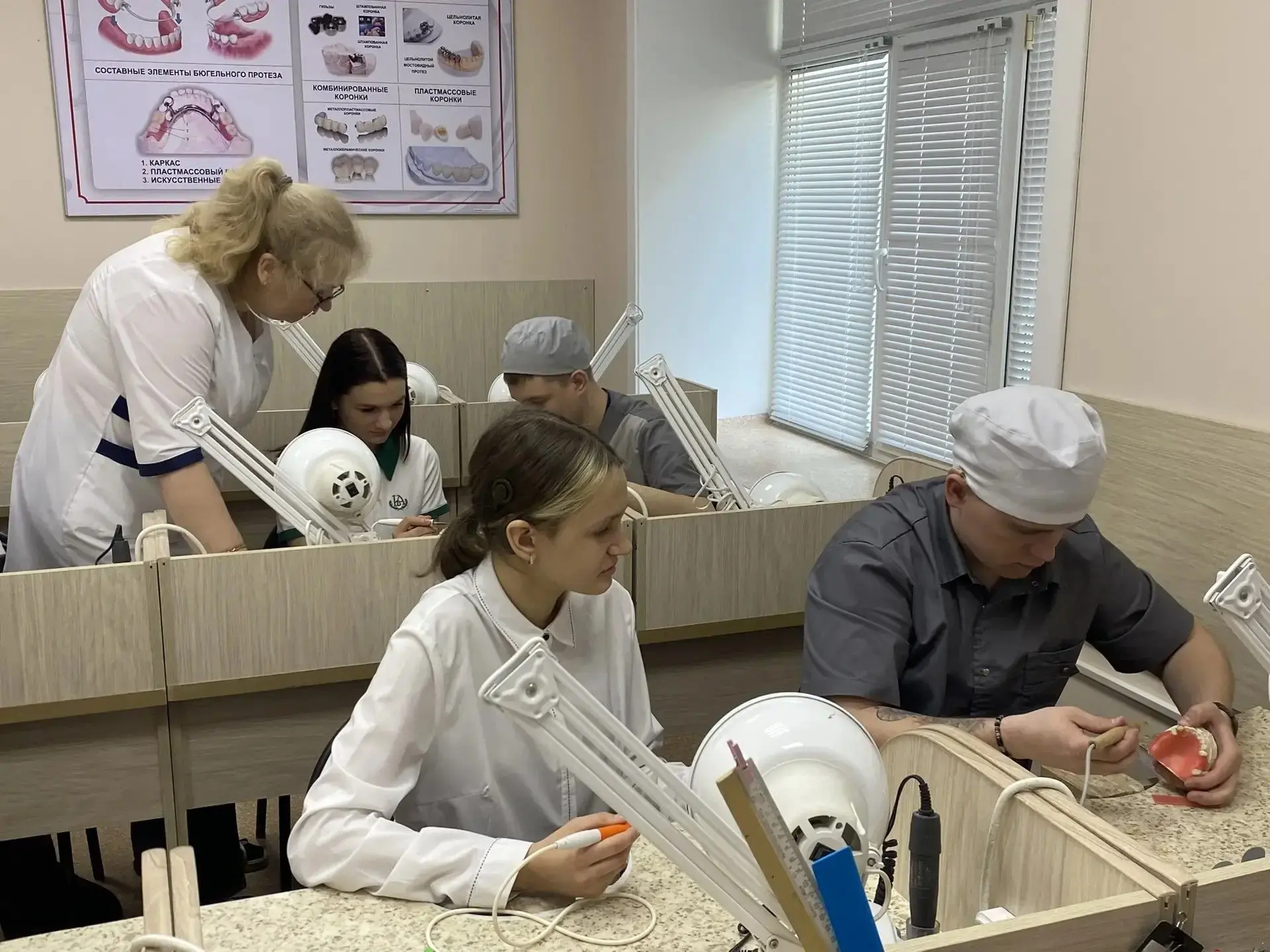 🦷 Амурский медицинский колледж ведет набор абитуриентов на специальность «Стоматология ортопедическ