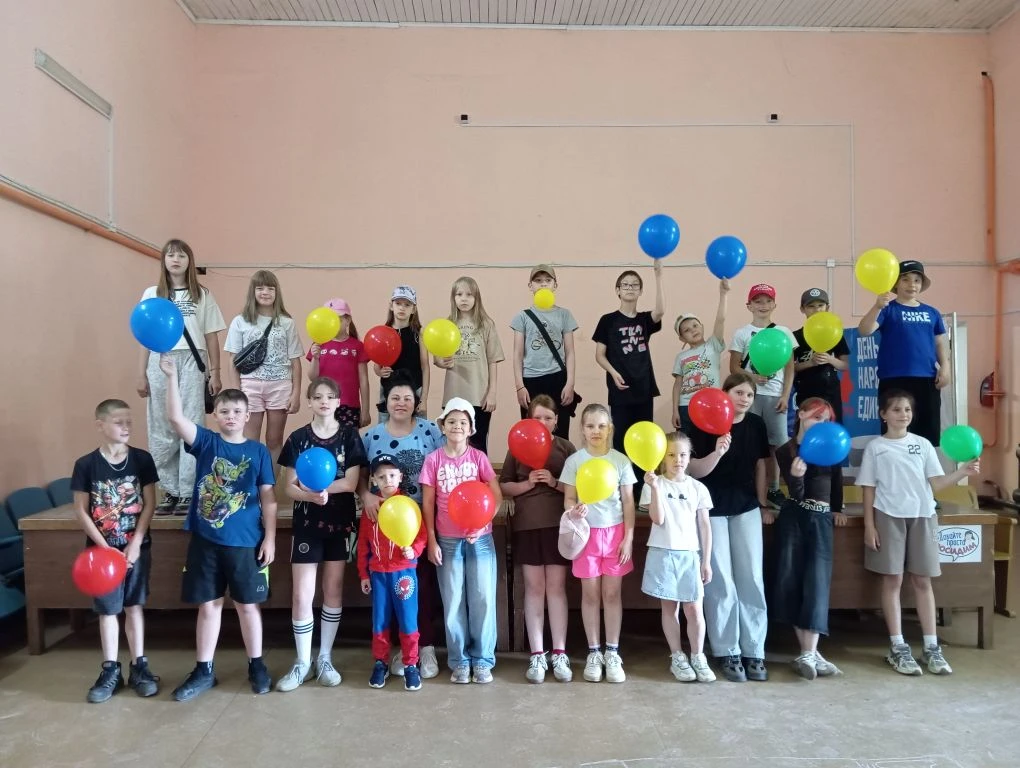 🌈☀Сегодня в ДК п. Заря для ребят из пришкольного лагеря прошло настоящее волшебство! ✨

⚡ Под ярким