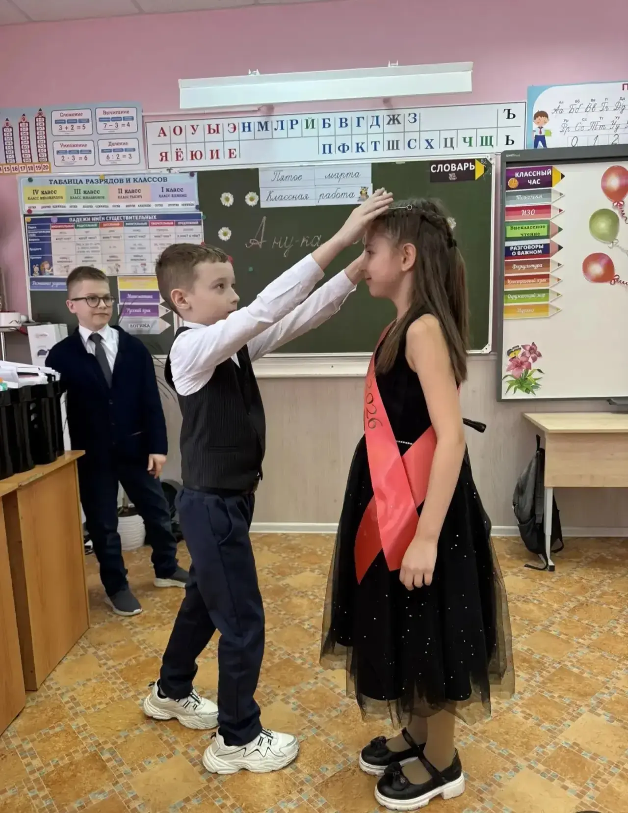 🌸💐В 3 «А» классе прошла праздничная программа «А ну-ка, девочки!» 💐🌸  5 марта, в преддверии самого н