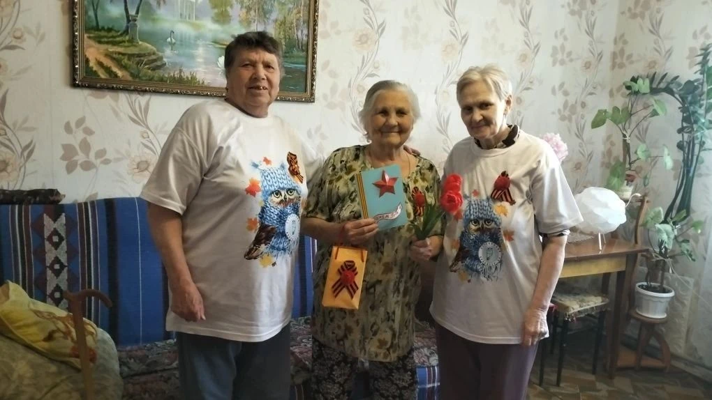 В канун Дня Победы стало доброй традицией навещать на дому тружеников тыла и детей войн...