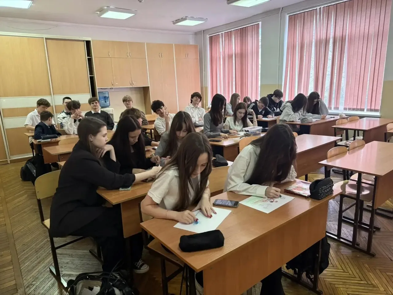 На этой неделе в нашей гимназии прошла акция «Мы за ЗОЖ!»  Вместе со старшеклассниками поговорили о 