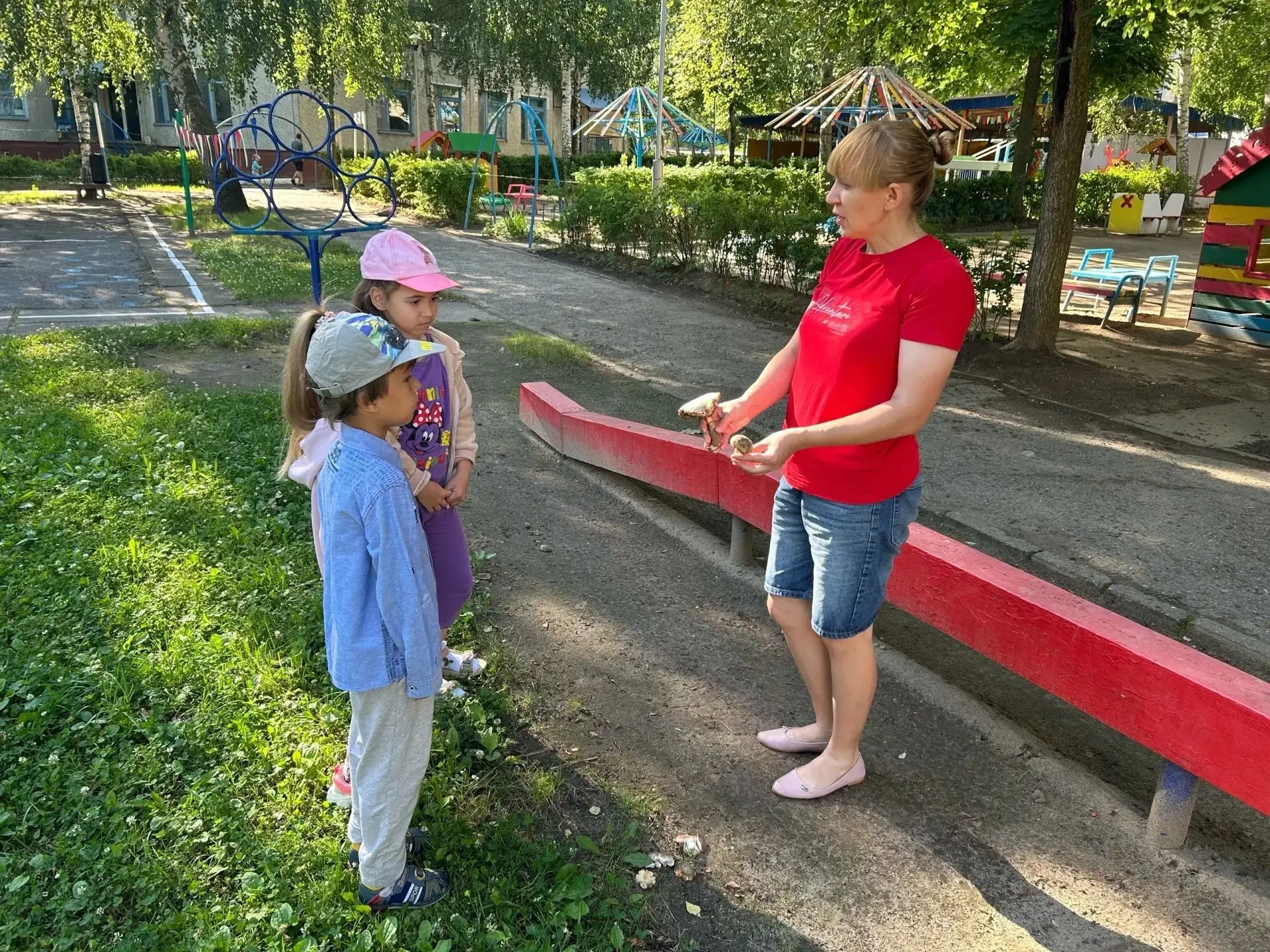 "Урок безопасности " на тему "Осторожно,грибы".

‎В летний период вопросы безопасности становятся ос