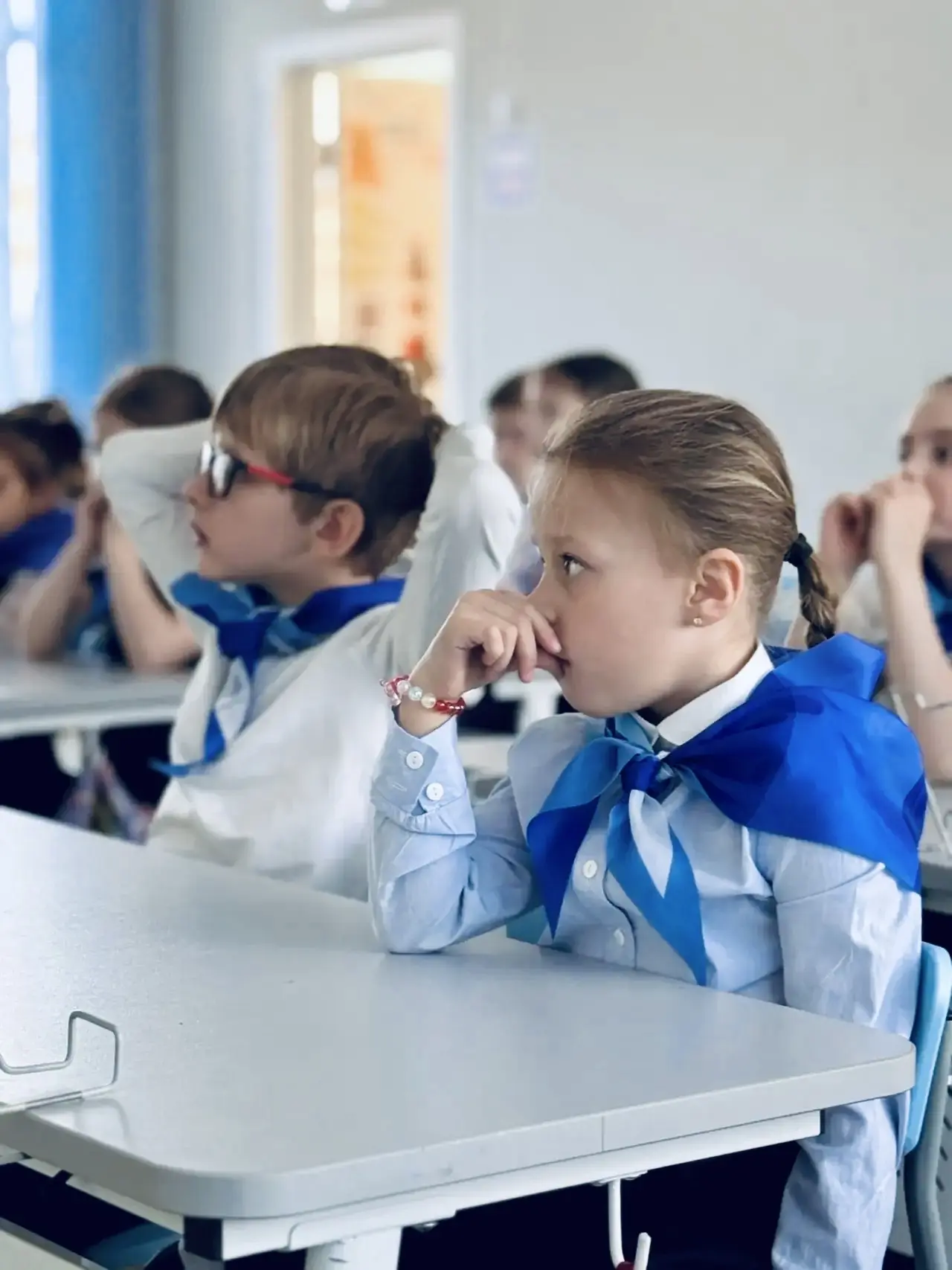 Как совладать с эмоциями❓  📌В лицее утро понедельника для школьников традиционно началось с торжеств