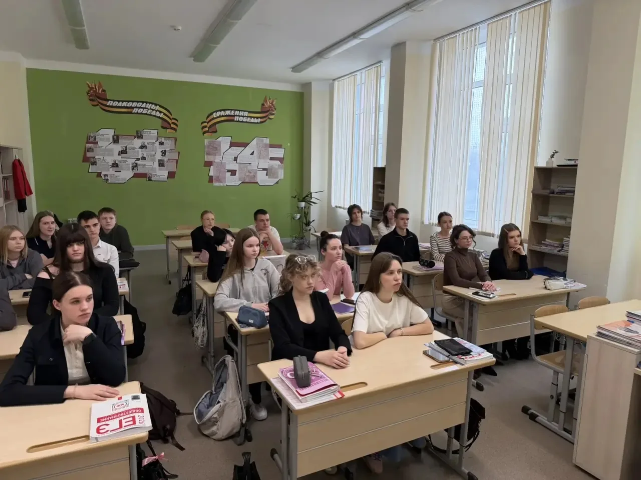В 10 «Б» КЛАССЕ ПРОШЁЛ ОСОБЕННЫЙ УРОК В  РАМКАХ ПРОЕКТА «БЕЗ СРОКА ДАВНОСТИ» 📜🇷🇺  Вчера в 10 «Б» кла