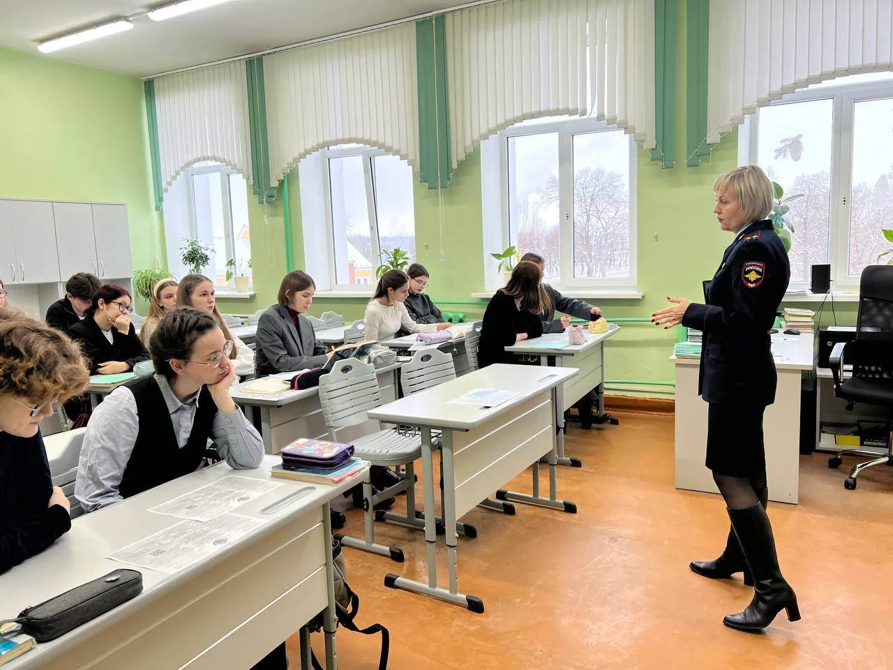 В гостях у школы – подполковник полиции Сегодня в нашей школе прошла интересная встреча. К нам приех