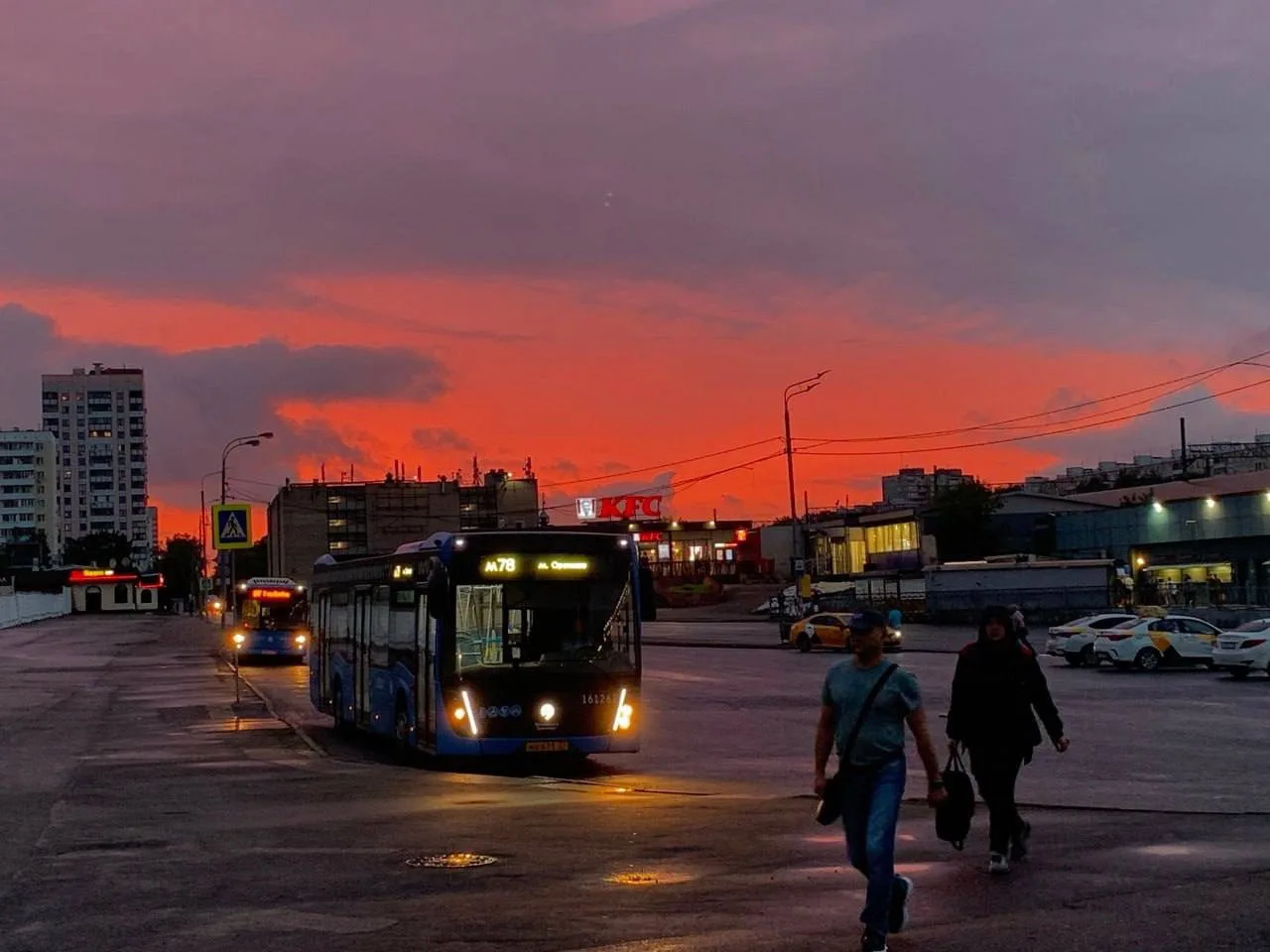 🥰 Кадры сегодняшнего неповторимого заката от наших подписчиков.