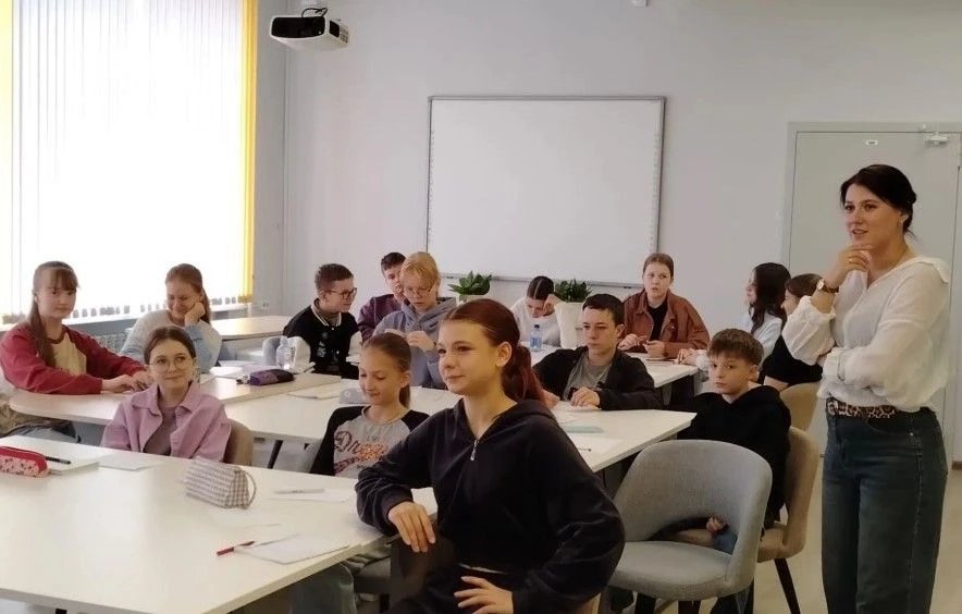 🏢 Телемост с СПбГУ: погружение в мир делового общения
 
Сегодня,18 июня, участники смены «Познай се