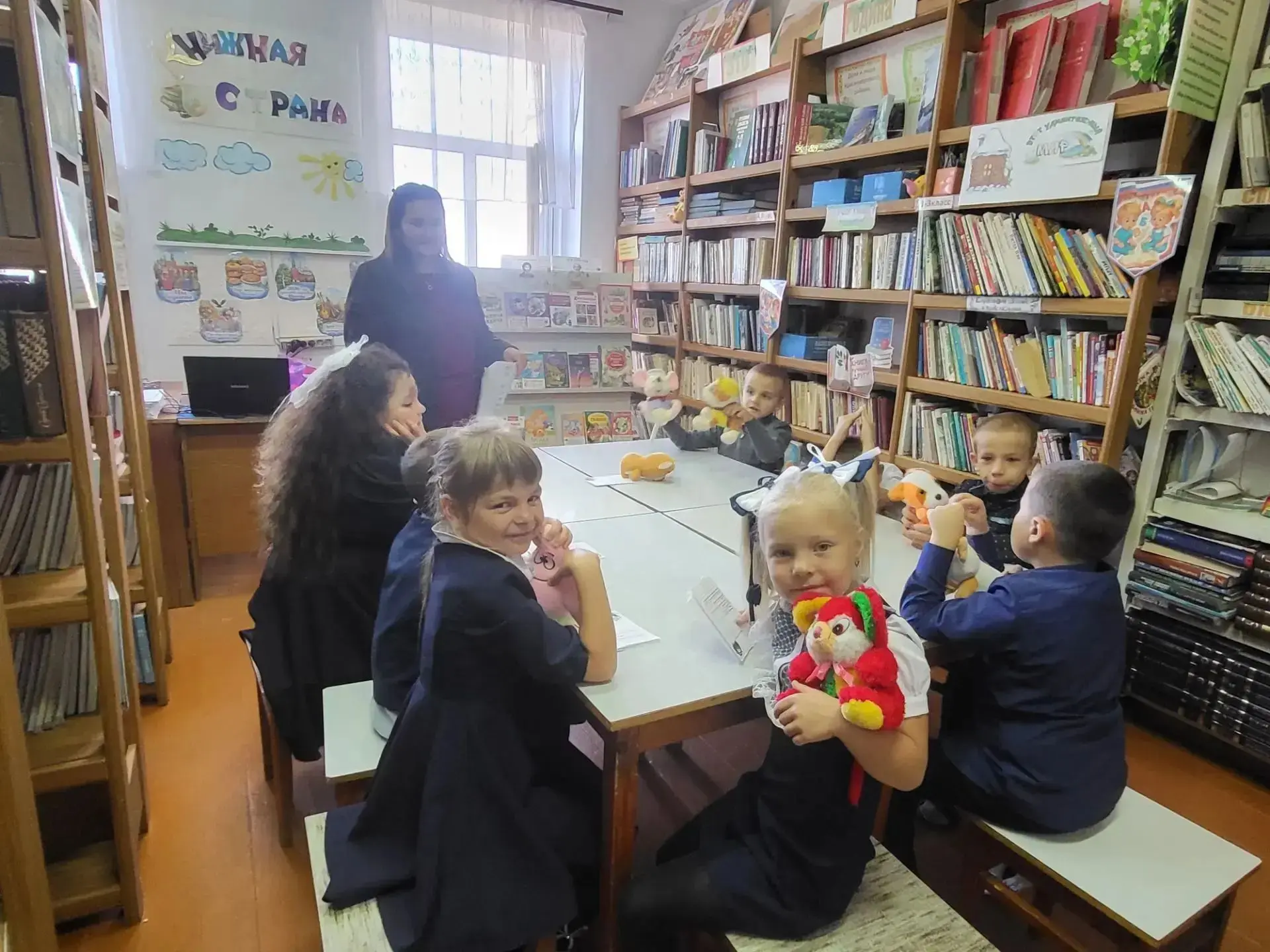 📚 Путешествие в книжное королевство: наш первый библиотечный урок для первоклассников